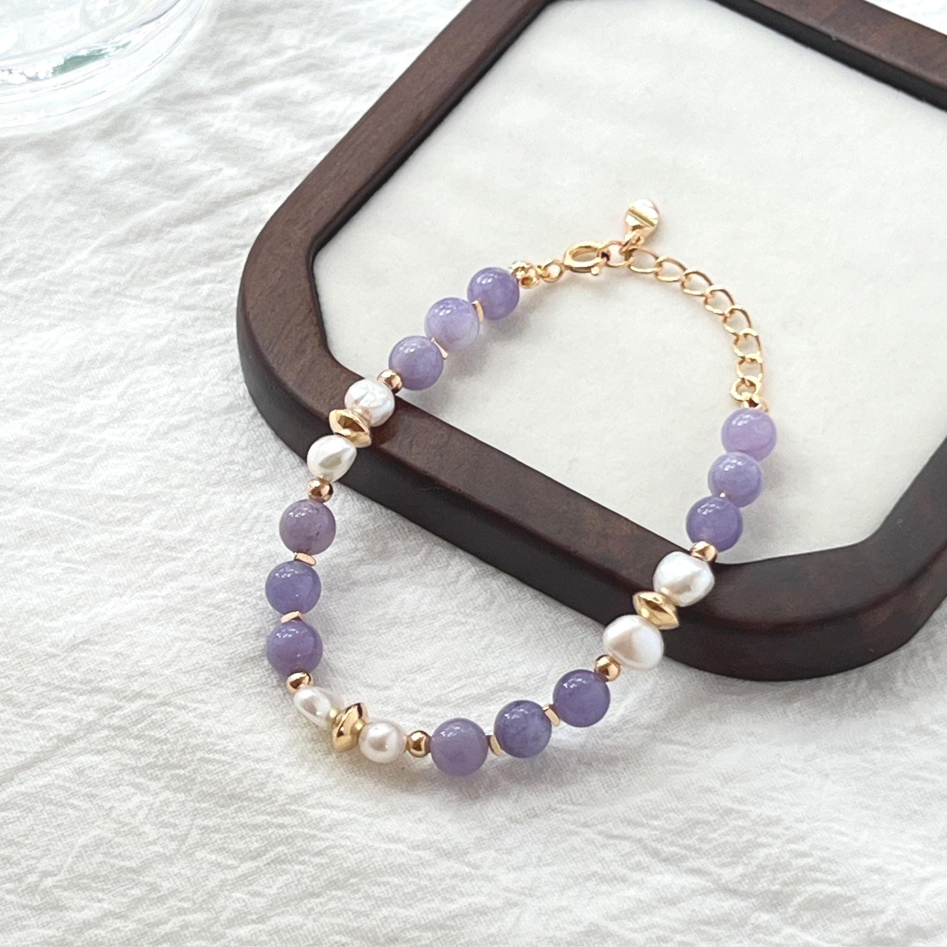 18K gold bracelet with natural baroque pearls and purple lepidolite beads