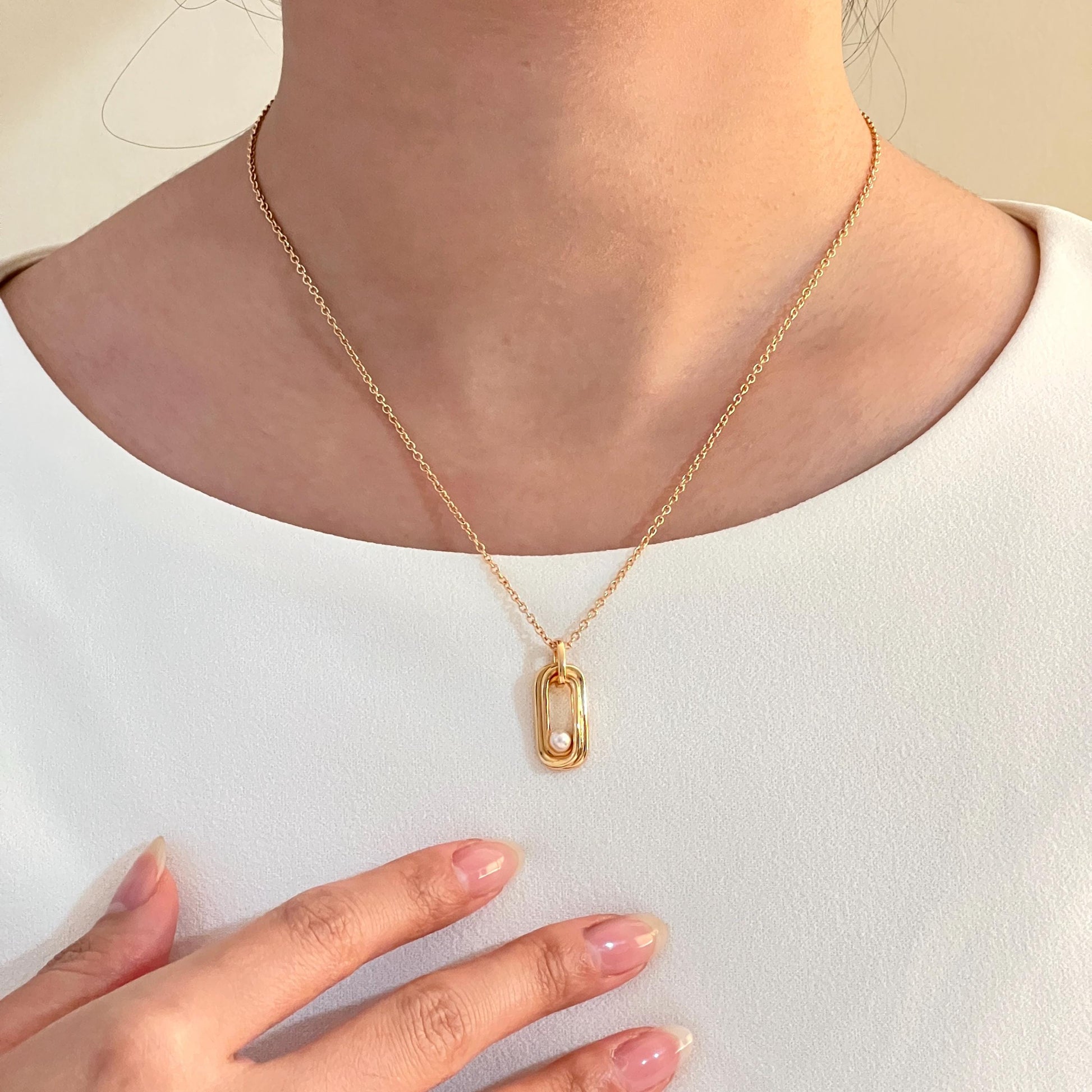 Model wearing 18K gold bar necklace with freshwater pearl, minimalist style