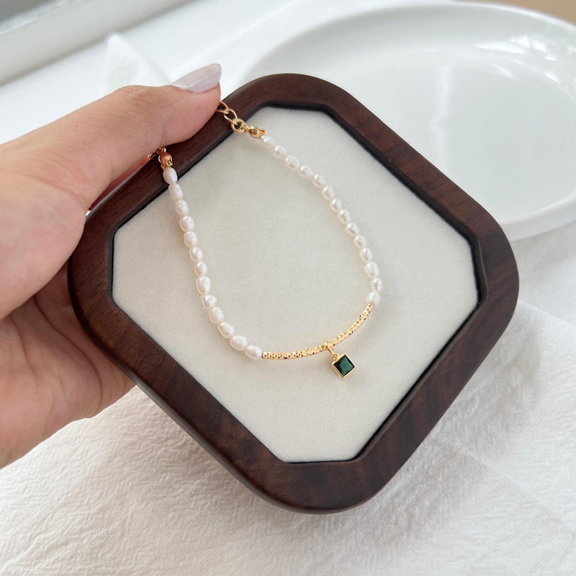 18K gold baroque pearl and green zircon bracelet in gift box, ideal for bridesmaids or gifts
