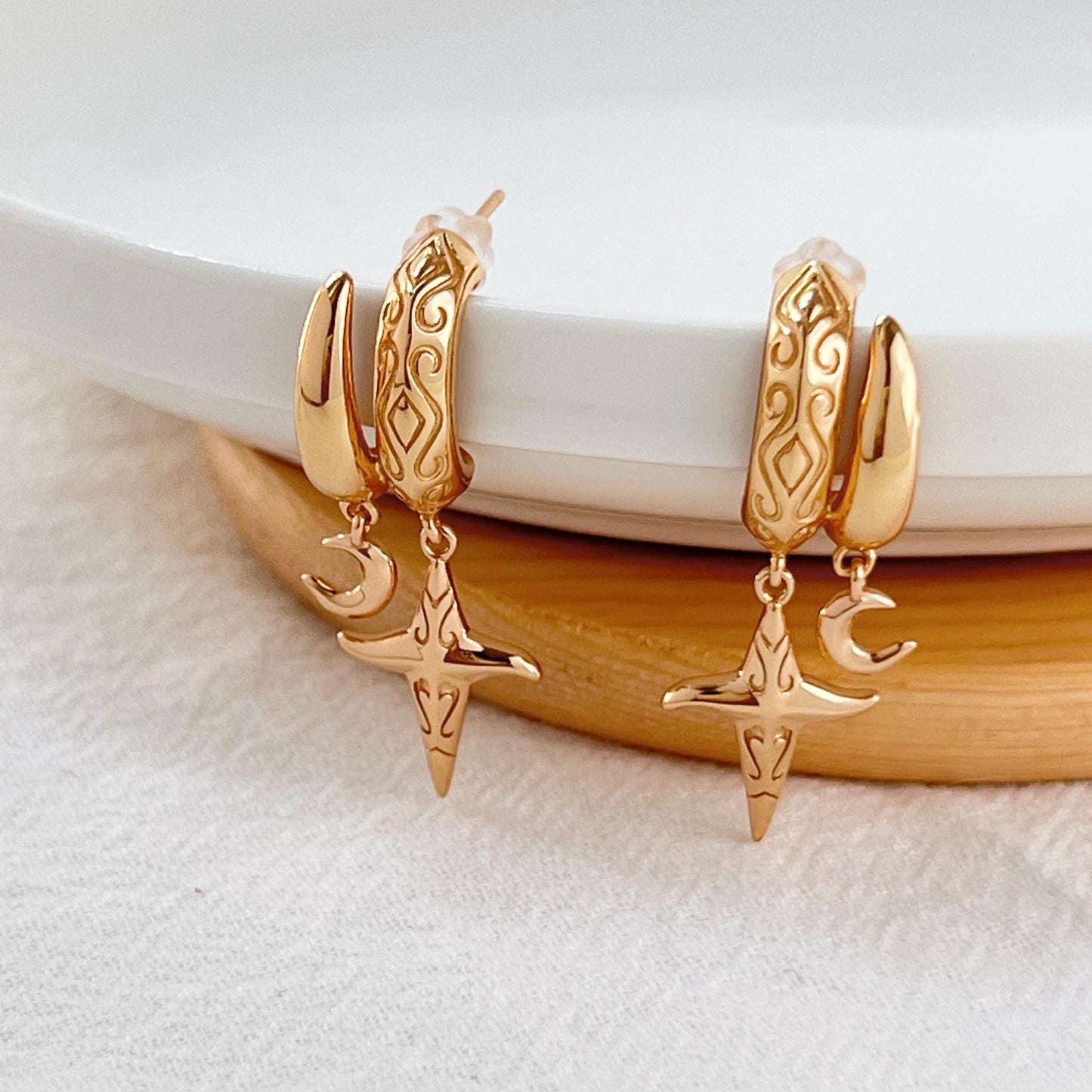 Vintage Gold Star Celestial Dangle Earrings