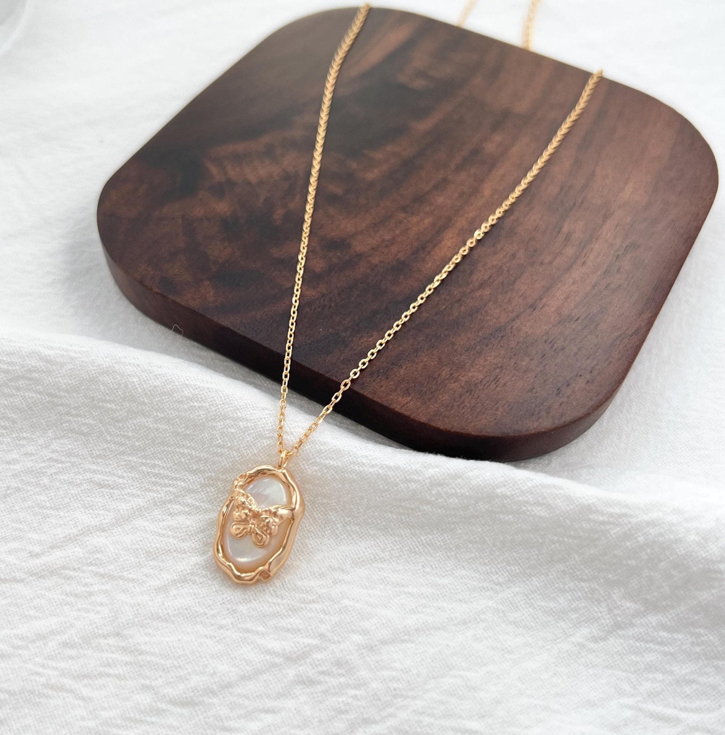 Natural Mother-of-pearl Butterfly Necklace