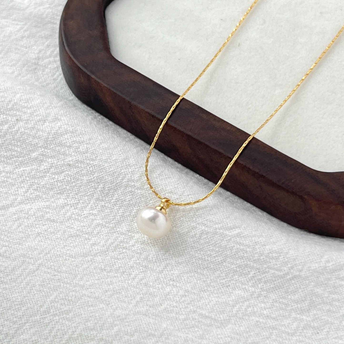 Tiny Golden Chain With Single Baroque Pearl Pendant Necklace