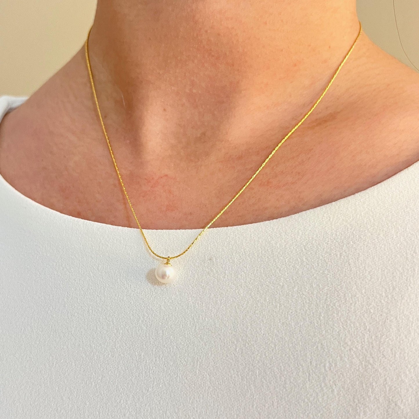 Tiny Golden Chain With Single Baroque Pearl Pendant Necklace