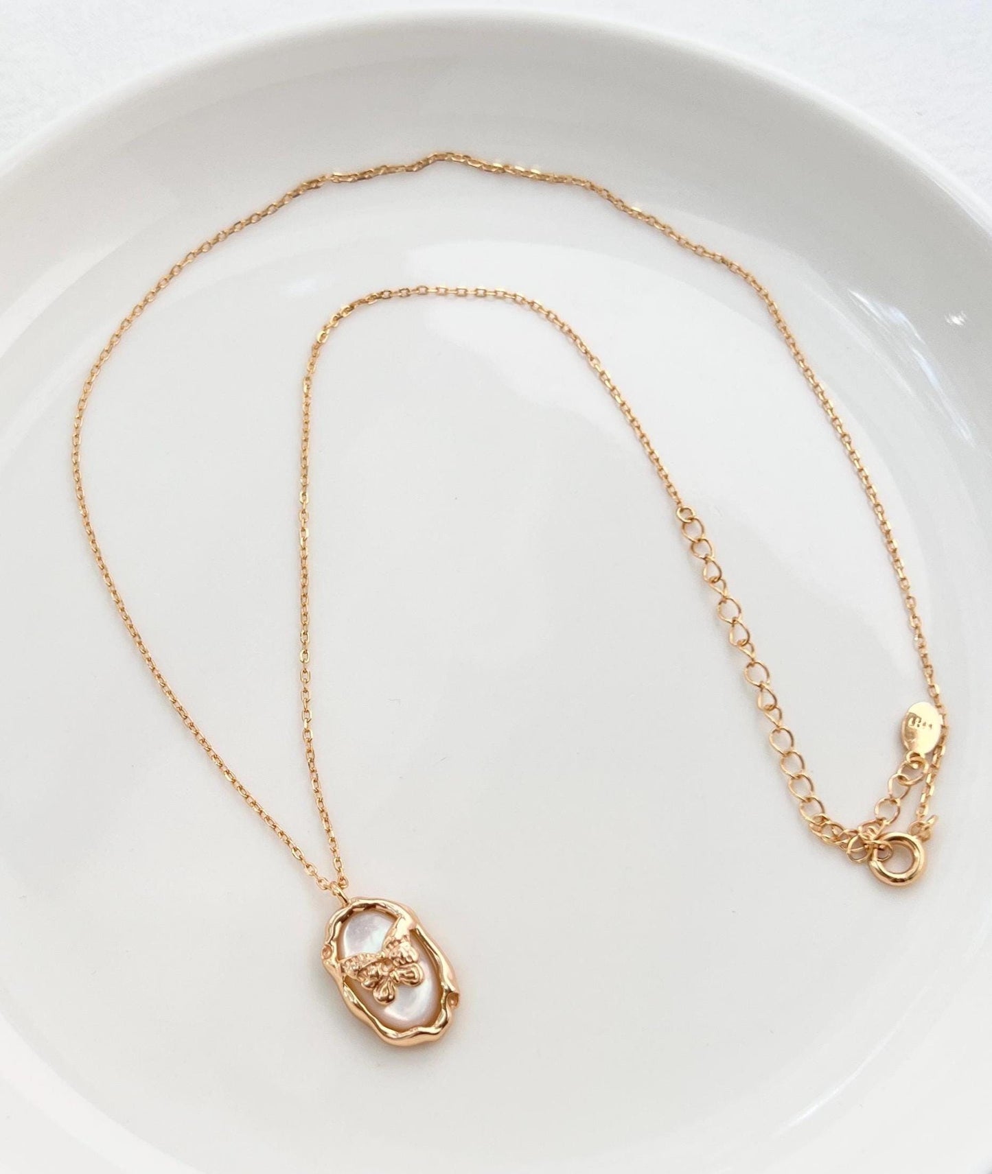 Natural Mother-of-pearl Butterfly Necklace