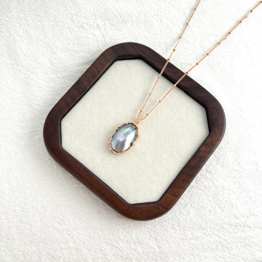 18K gold vintage natural Mabe pearl pendant necklace, bold minimalist statement jewelry for women.