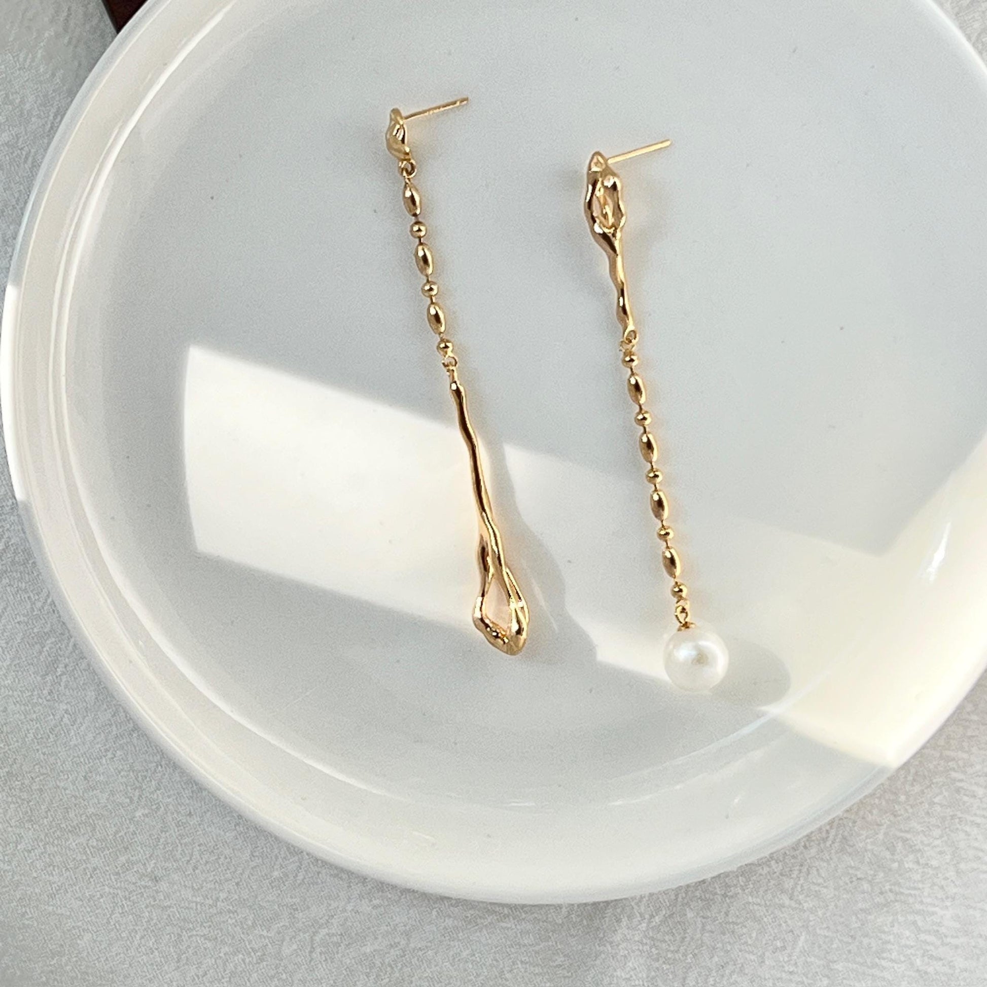 18K Gold Asymmetrical Extra Long Statement Pearl Earrings,Minimal Mismatched Long Drop Natural Pearl Earrings,Wedding Jewelry Gifts For Her