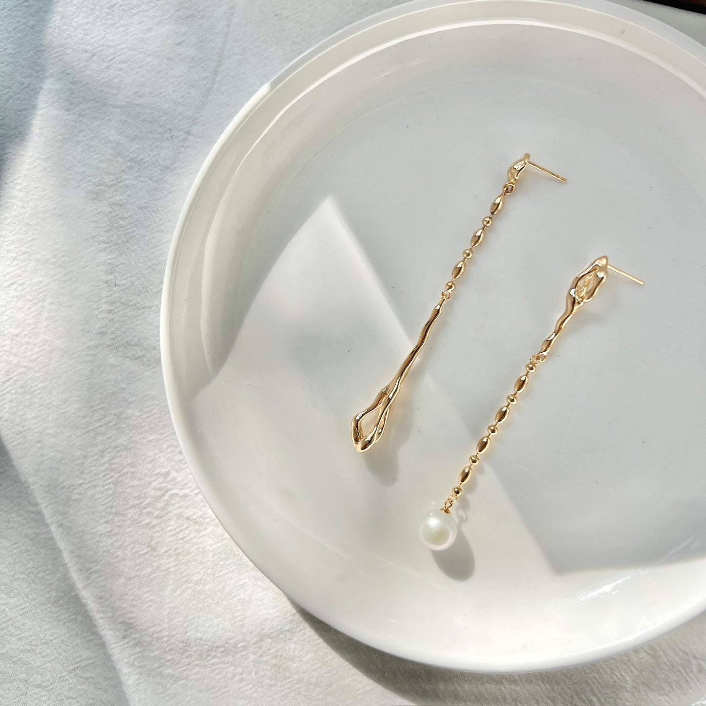 18K Gold Asymmetrical Extra Long Statement Pearl Earrings,Minimal Mismatched Long Drop Natural Pearl Earrings,Wedding Jewelry Gifts For Her