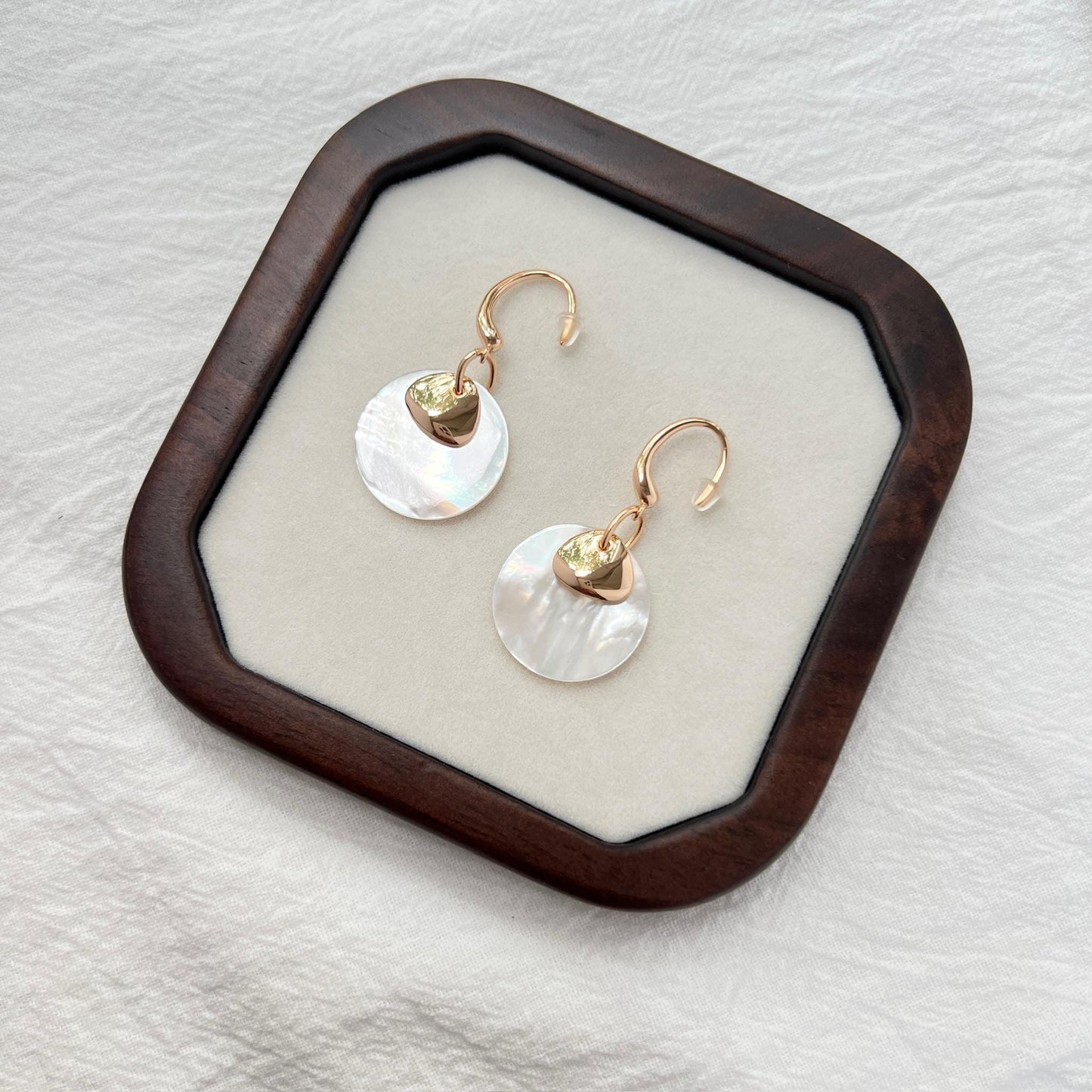 18k gold white mother of pearl dangling earrings elegant jewelry
