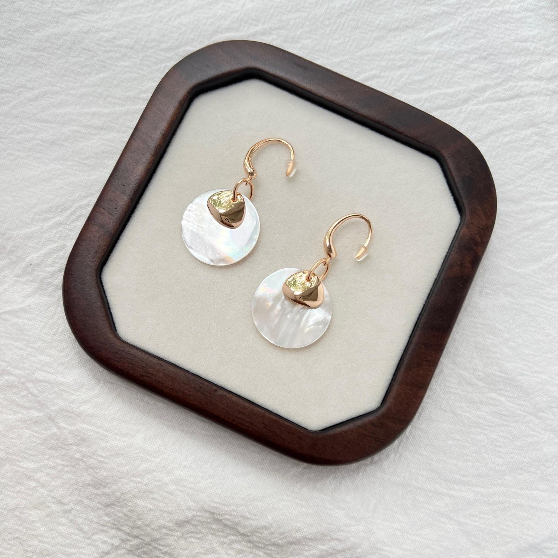 18k gold white mother of pearl dangling earrings elegant jewelry

