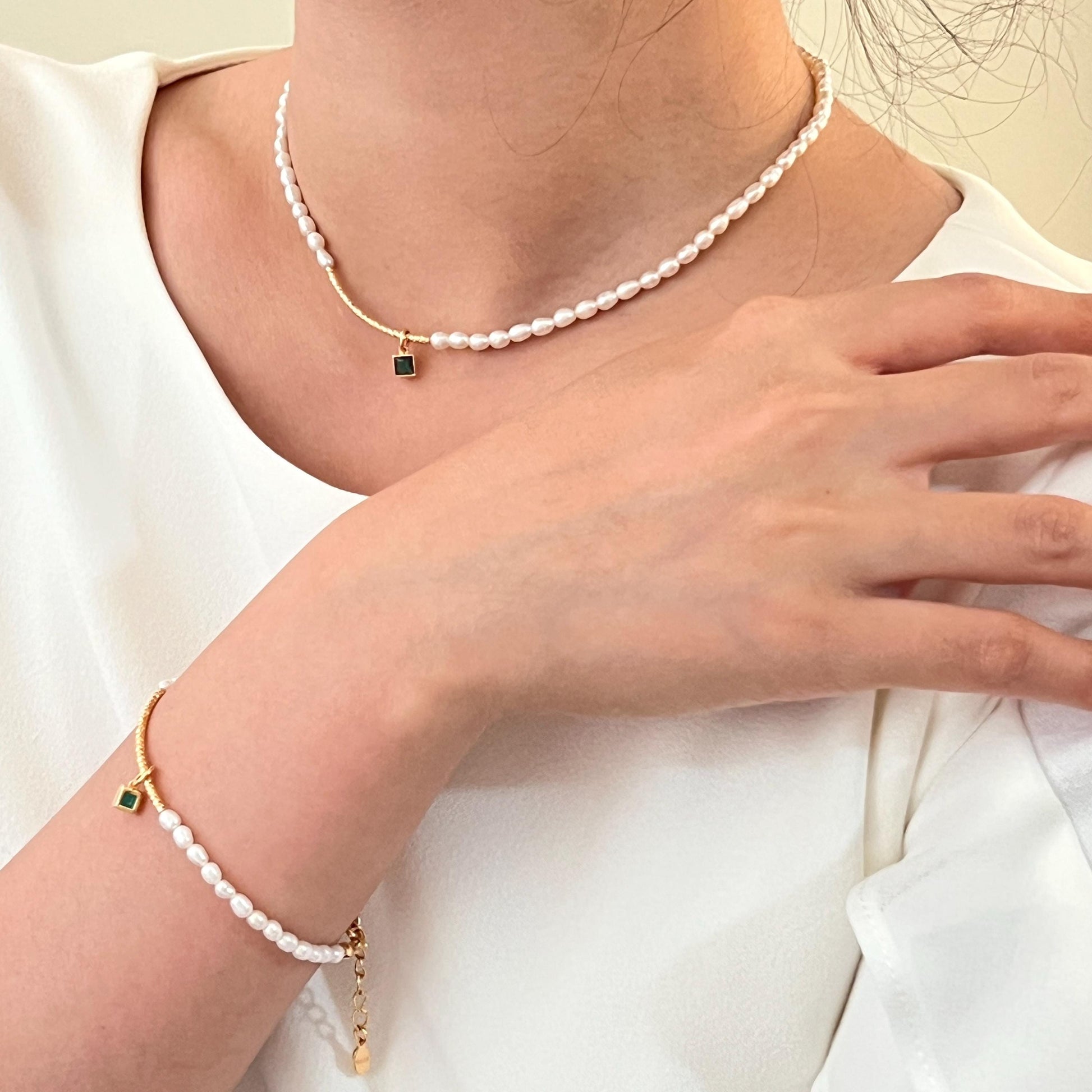 18K Gold Dainty Freshwater Baroque Pearl Beaded Necklace,Green CZ Charm Choker,Minimalist Pearl Beads Necklace,Bridal Jewelry,Gift For Her