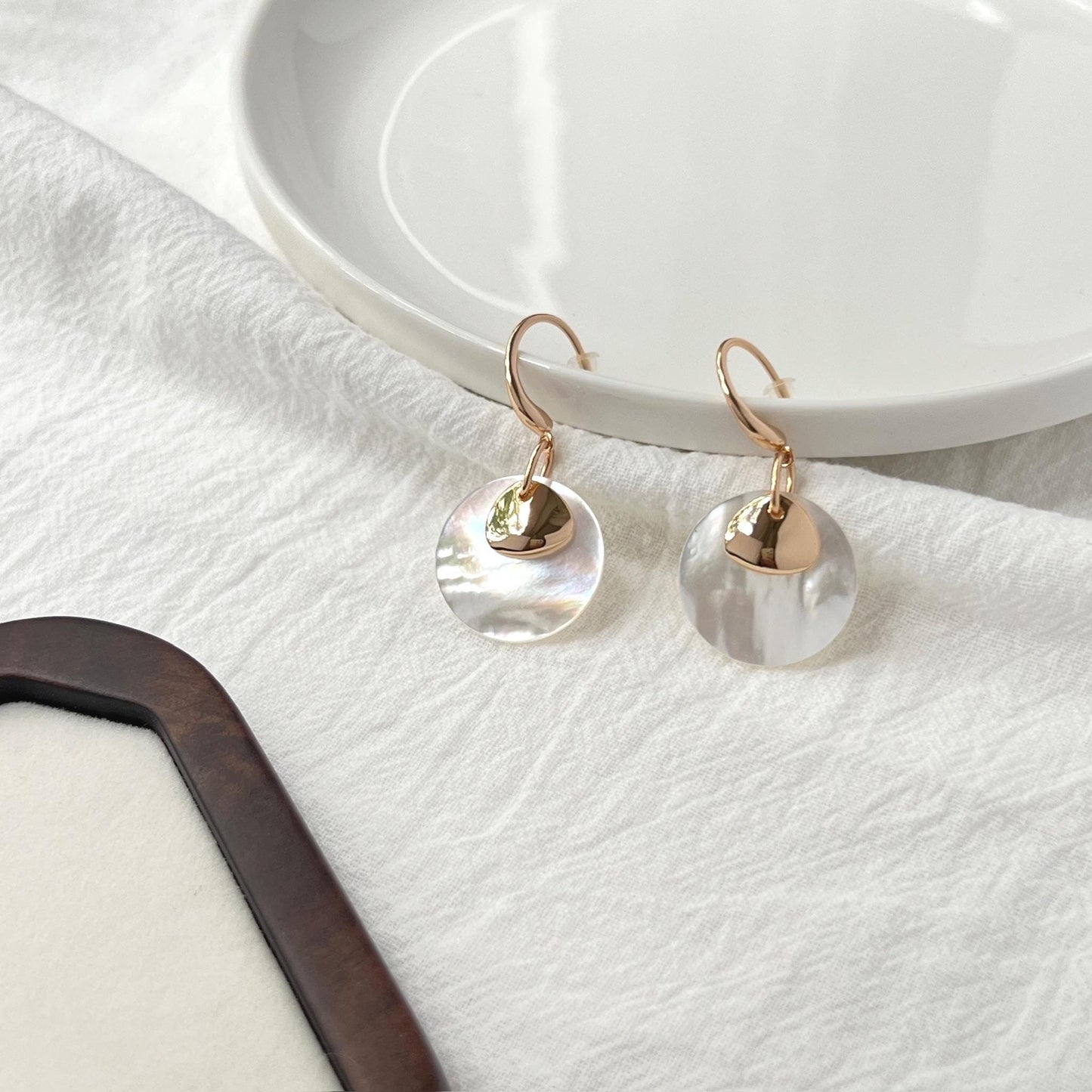 minimalist 18k gold mother of pearl drop earrings stylish accessory
