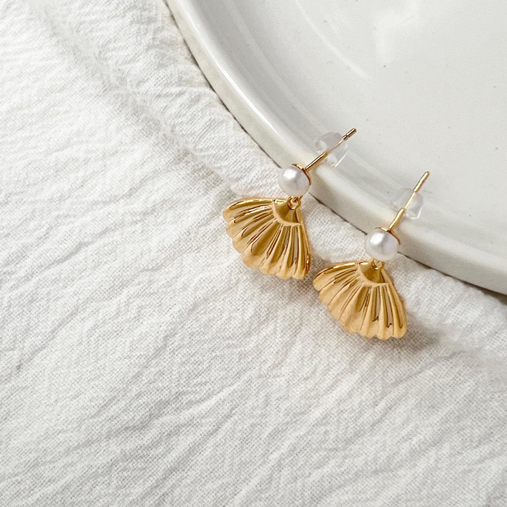 18K Vintage Gold Shell Drop Earrings,Dainty Pearl Shell Dangle Earrings,Minimalist Wedding Earrings,Bridal Jewelry,Bridesmaid Birthday Gifts