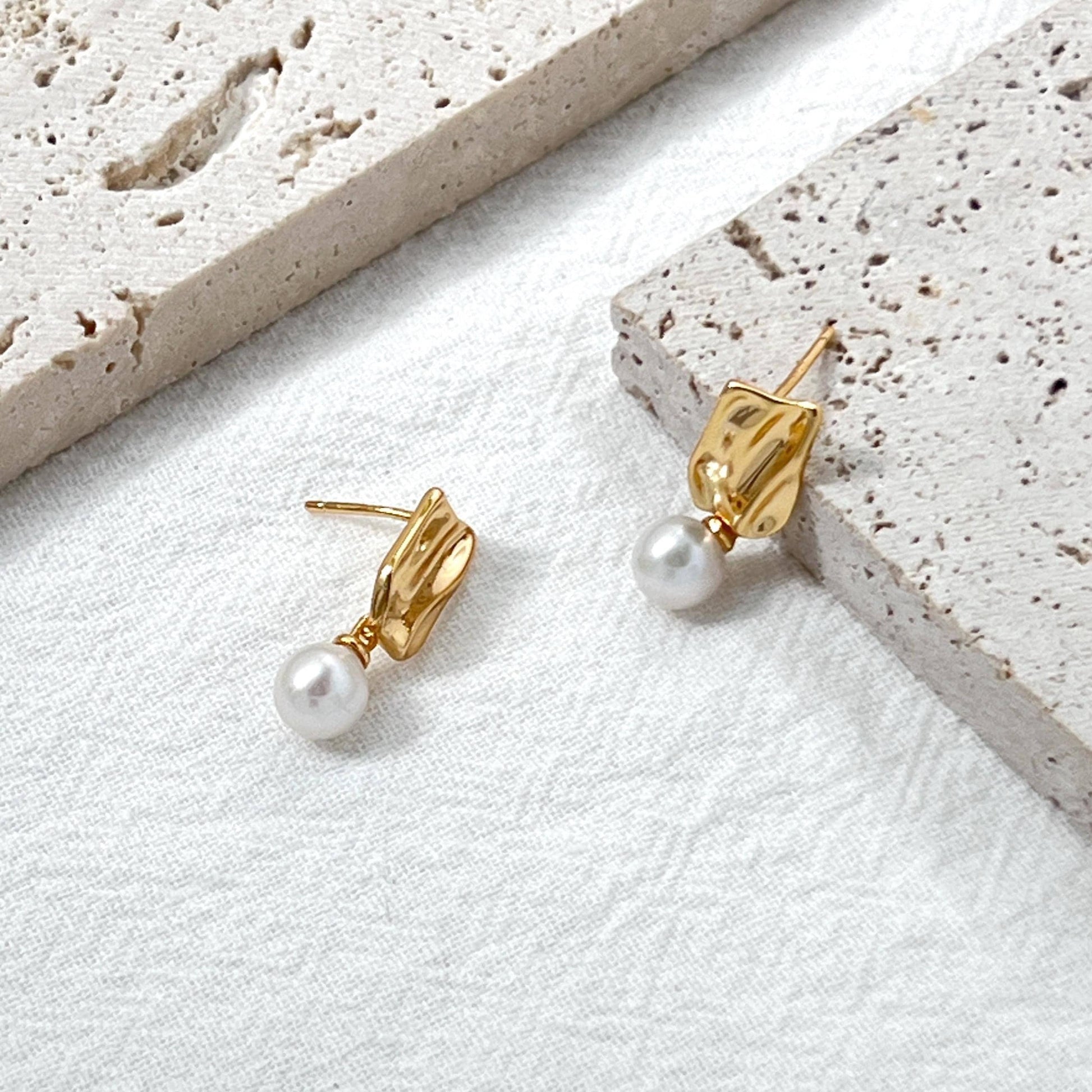 Dainty Freshwater Pearl Dangling Earrings,Minimalist Gold Drop Earrings,Everyday Dangle Earrings,Wedding Jewelry,Birthday Gift For Her