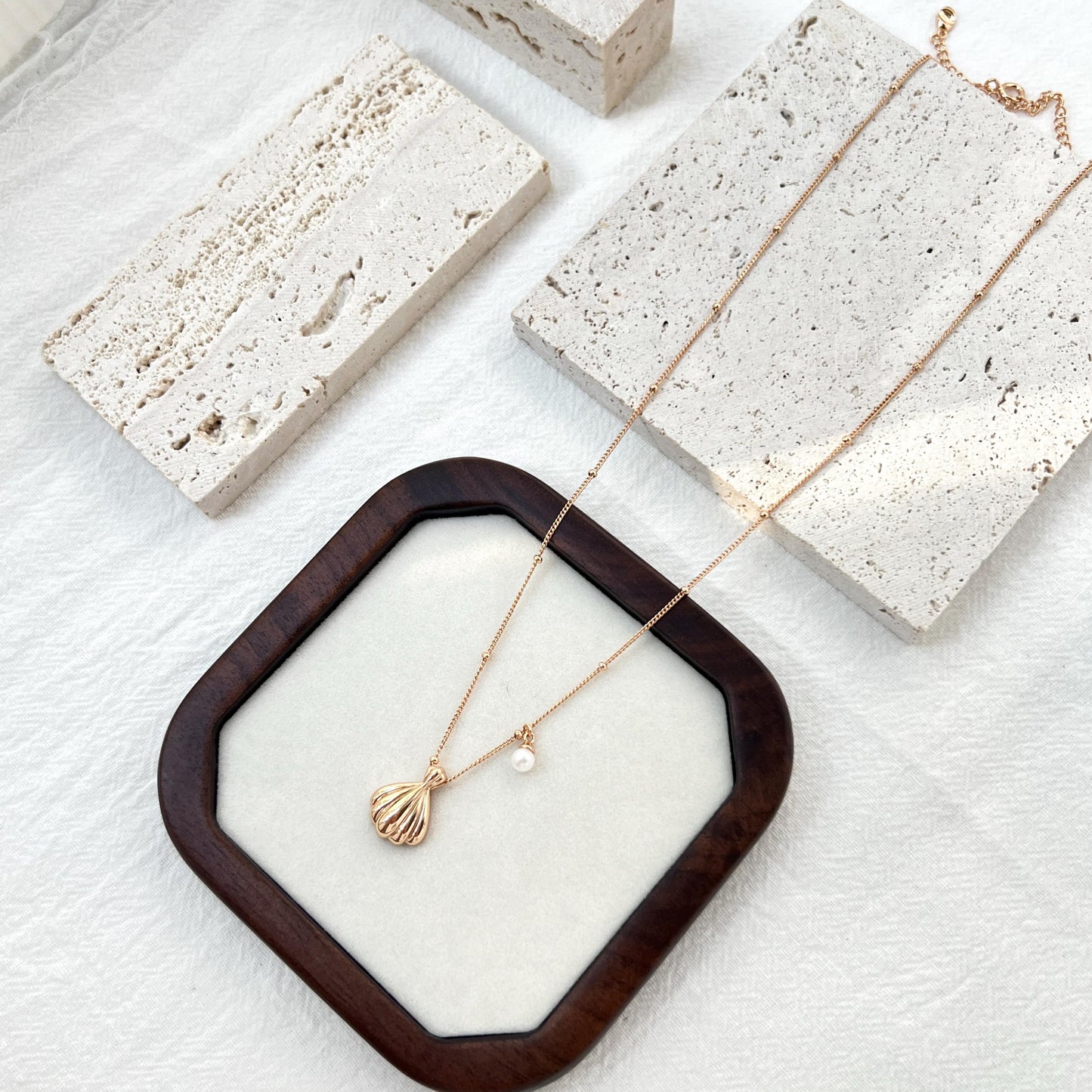 18K Gold Shell Freshwater Pearl Charm Necklace,Minimalist Shell Jewelry,Dainty Wedding Bridal Necklace,Bridesmaid Gift,Birthday Gift For Her