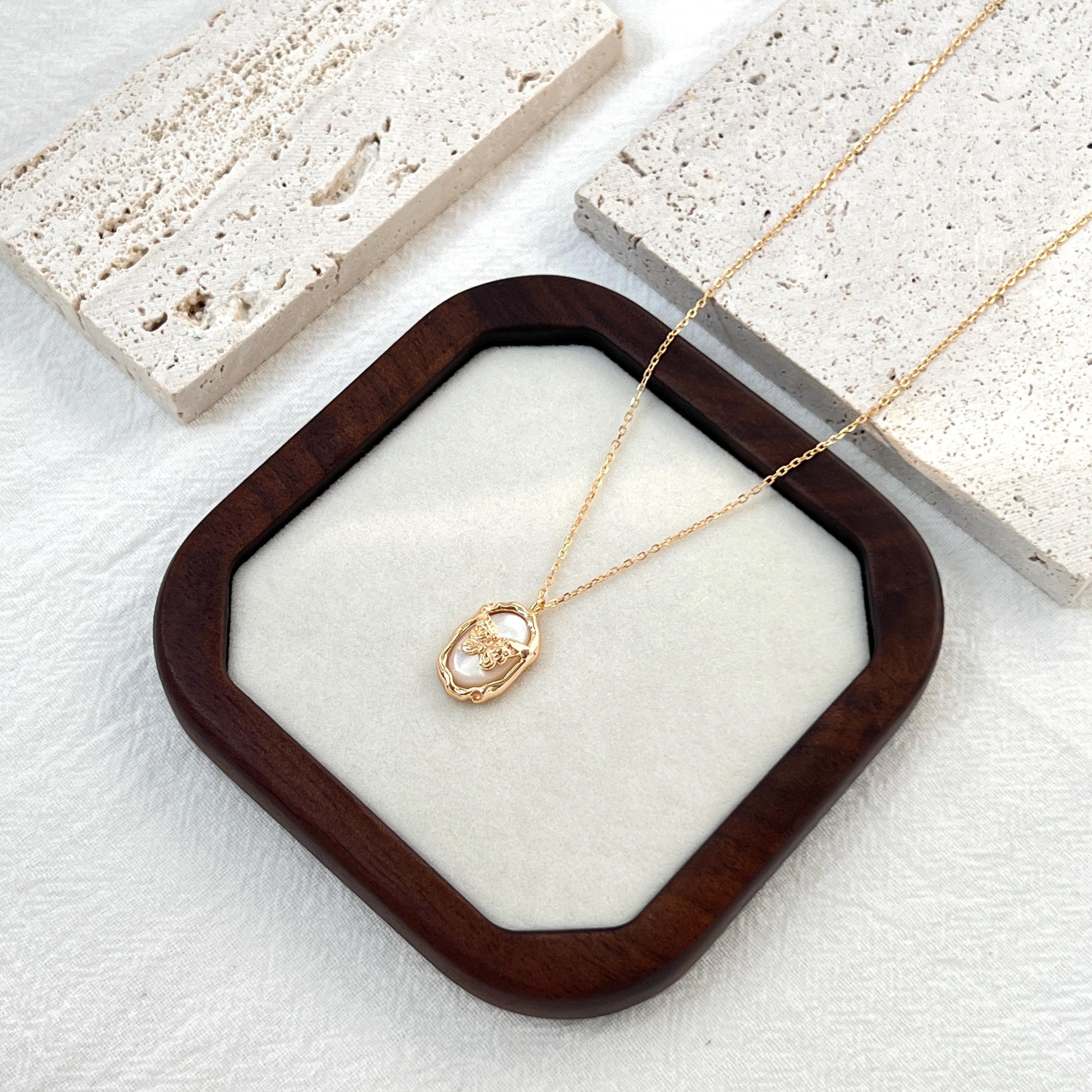 18K Gold Natural Mother-of-pearl Butterfly Necklace,Dainty Minimalist Necklace,Delicate Bridal Jewelry,Birthday Gift,Bridesmaid Gift For Her