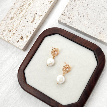 18K Gold Spring Summer Daisy Birth Flower Dangling Earrings,Dainty Baroque Coin Pearl Drop Earrings,Minimalist Everyday Jewelry,Gift For Her