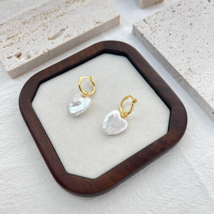 Heart Pearl Hoop Earrings,Freshwater Pearl Huggie Earrings,Gold Hoops With Baroque Heart Pearl,Dainty Bridal Jewelry,Birthday Gift for Her