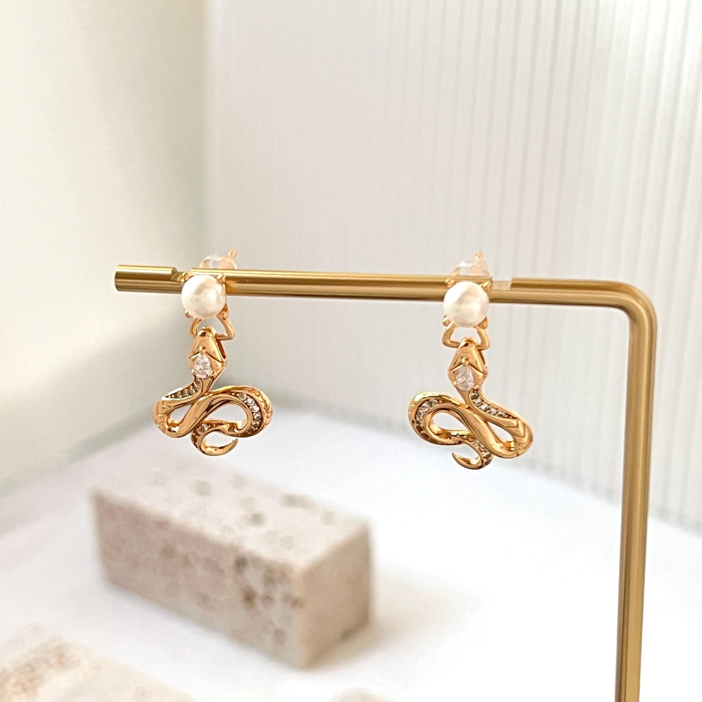 18K Vintage Gold Snake Pearl Dangling Earrings,Dainty Diamond Snake Drop Earrings,Everyday Gothic Jewelry,Serpent Earrings,Birthday Gifts