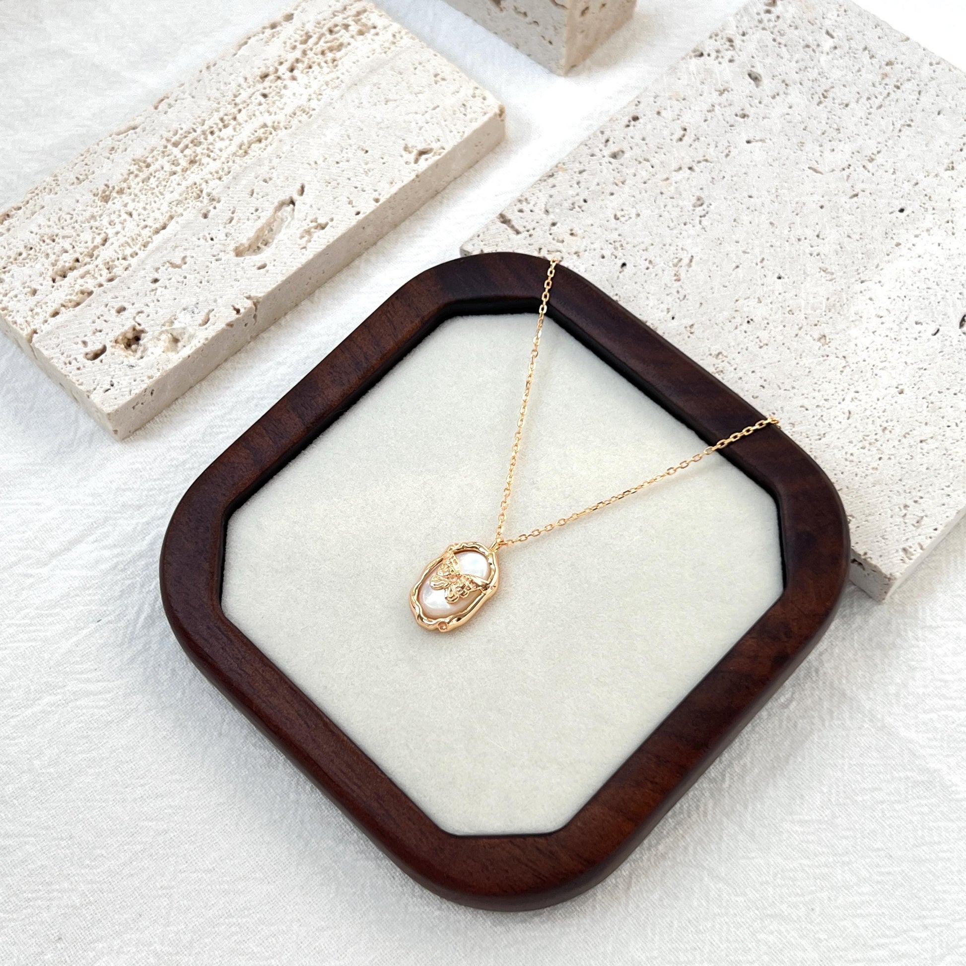 18K Gold Natural Mother-of-pearl Butterfly Necklace,Dainty Minimalist Necklace,Delicate Bridal Jewelry,Birthday Gift,Bridesmaid Gift For Her