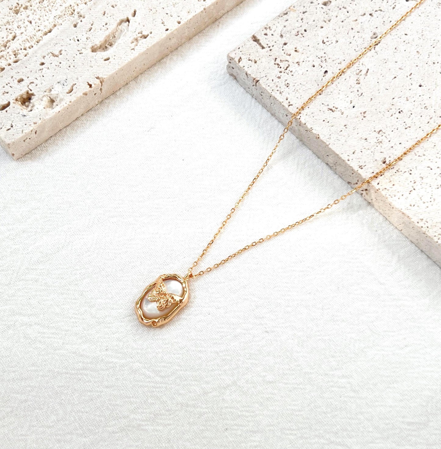 18K Gold Natural Mother-of-pearl Butterfly Necklace,Dainty Minimalist Necklace,Delicate Bridal Jewelry,Birthday Gift,Bridesmaid Gift For Her