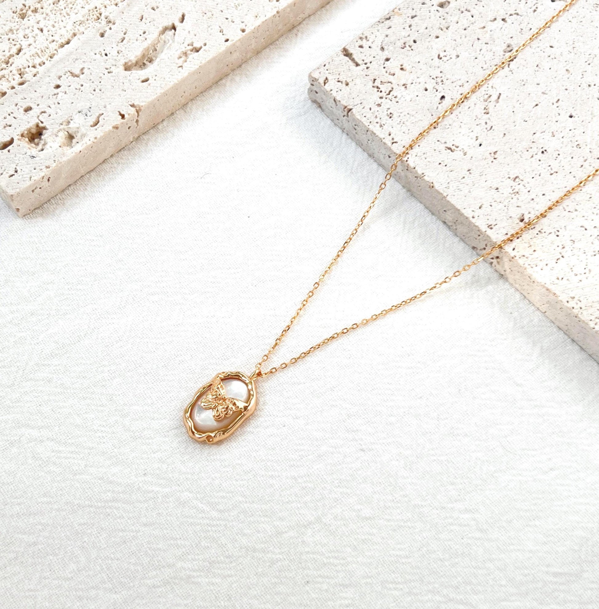 18K Gold Natural Mother-of-pearl Butterfly Necklace,Dainty Minimalist Necklace,Delicate Bridal Jewelry,Birthday Gift,Bridesmaid Gift For Her