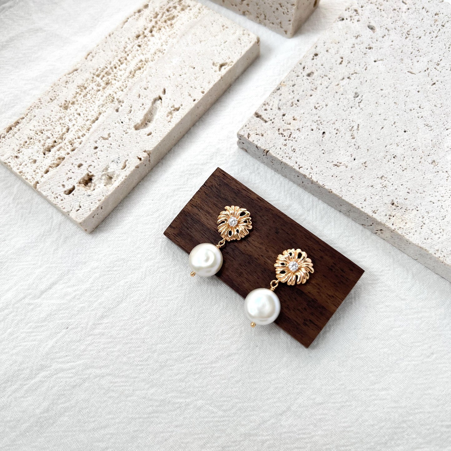 18K Gold Spring Summer Daisy Birth Flower Dangling Earrings,Dainty Baroque Coin Pearl Drop Earrings,Minimalist Everyday Jewelry,Gift For Her