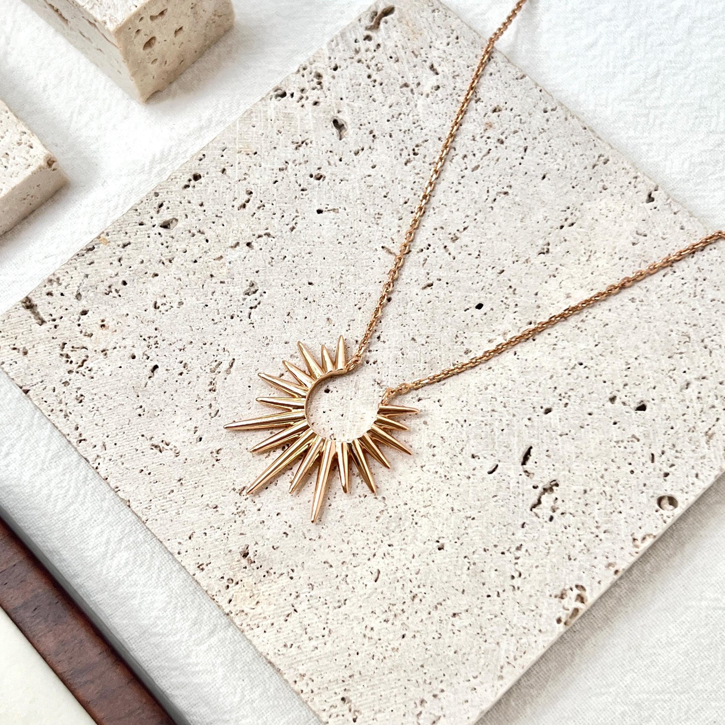 18K Vintage Gold Celestial Sun Necklace,Minimalist Sunshine Necklace,Dainty Sunburst Necklace,Elegant Everyday Jewelry,Birthday Gift for Her