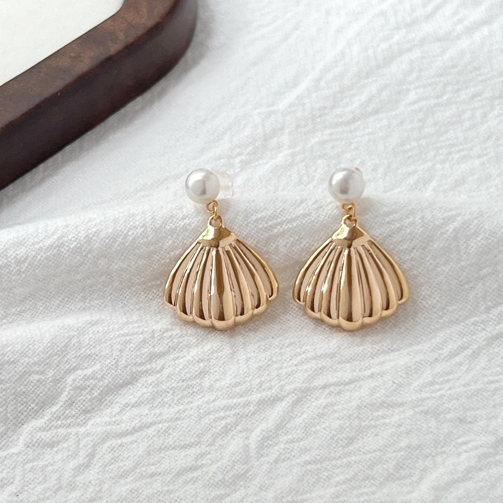 18K Vintage Gold Shell Drop Earrings,Dainty Pearl Shell Dangle Earrings,Minimalist Wedding Earrings,Bridal Jewelry,Bridesmaid Birthday Gifts