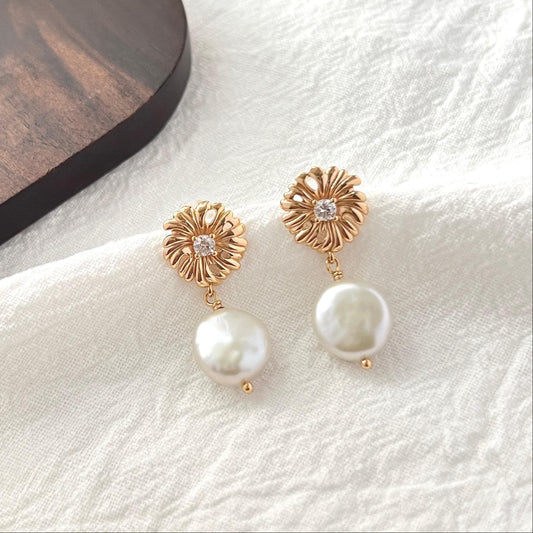 18K Gold Spring Summer Daisy Birth Flower Dangling Earrings,Dainty Baroque Coin Pearl Drop Earrings,Minimalist Everyday Jewelry,Gift For Her
