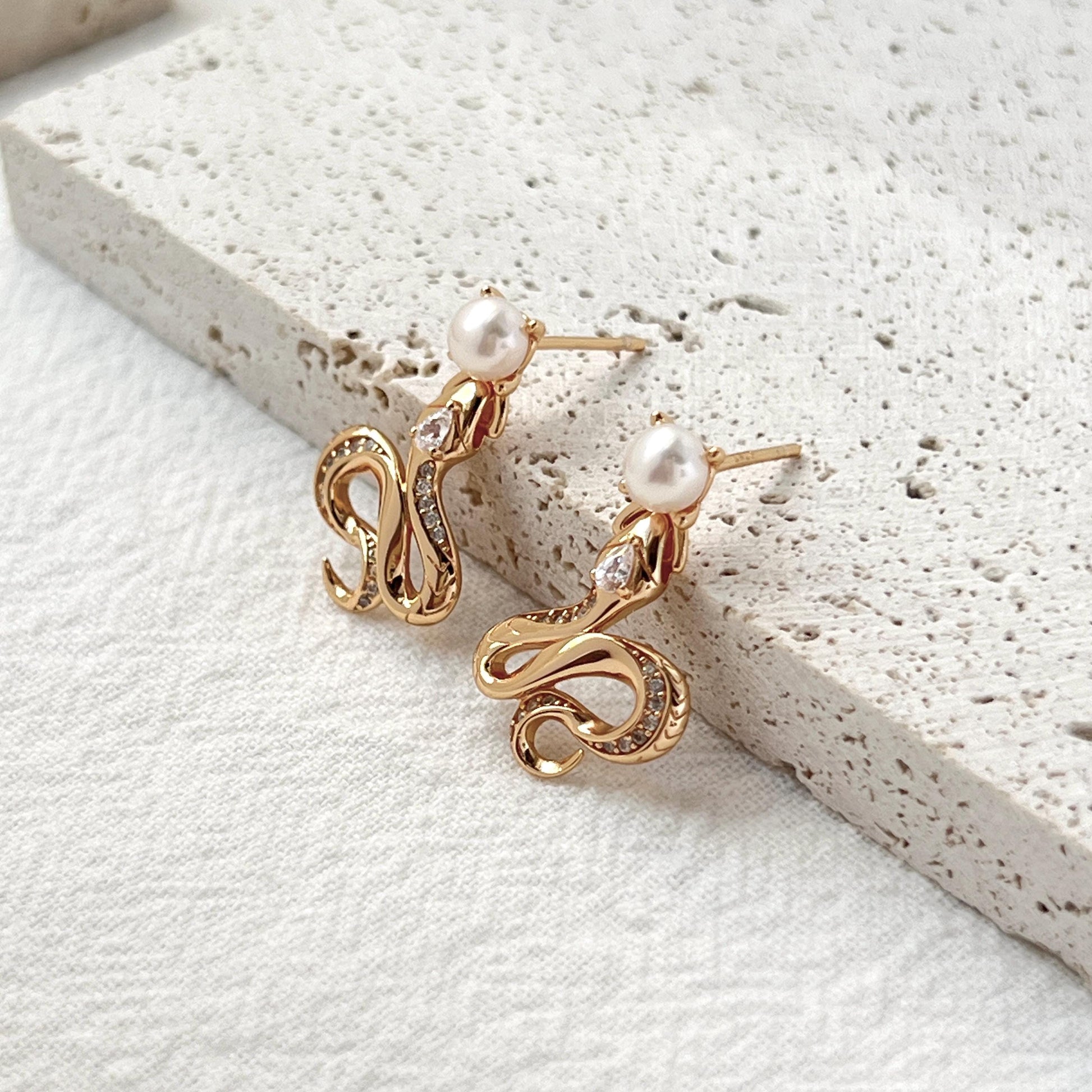 18K Vintage Gold Snake Pearl Dangling Earrings,Dainty Diamond Snake Drop Earrings,Everyday Gothic Jewelry,Serpent Earrings,Birthday Gifts