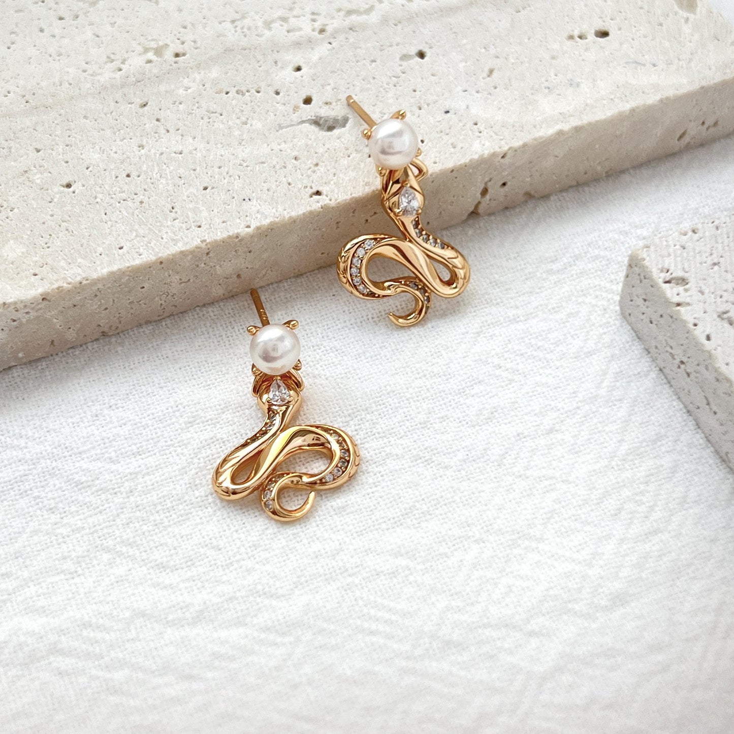 18K Vintage Gold Snake Pearl Dangling Earrings,Dainty Diamond Snake Drop Earrings,Everyday Gothic Jewelry,Serpent Earrings,Birthday Gifts