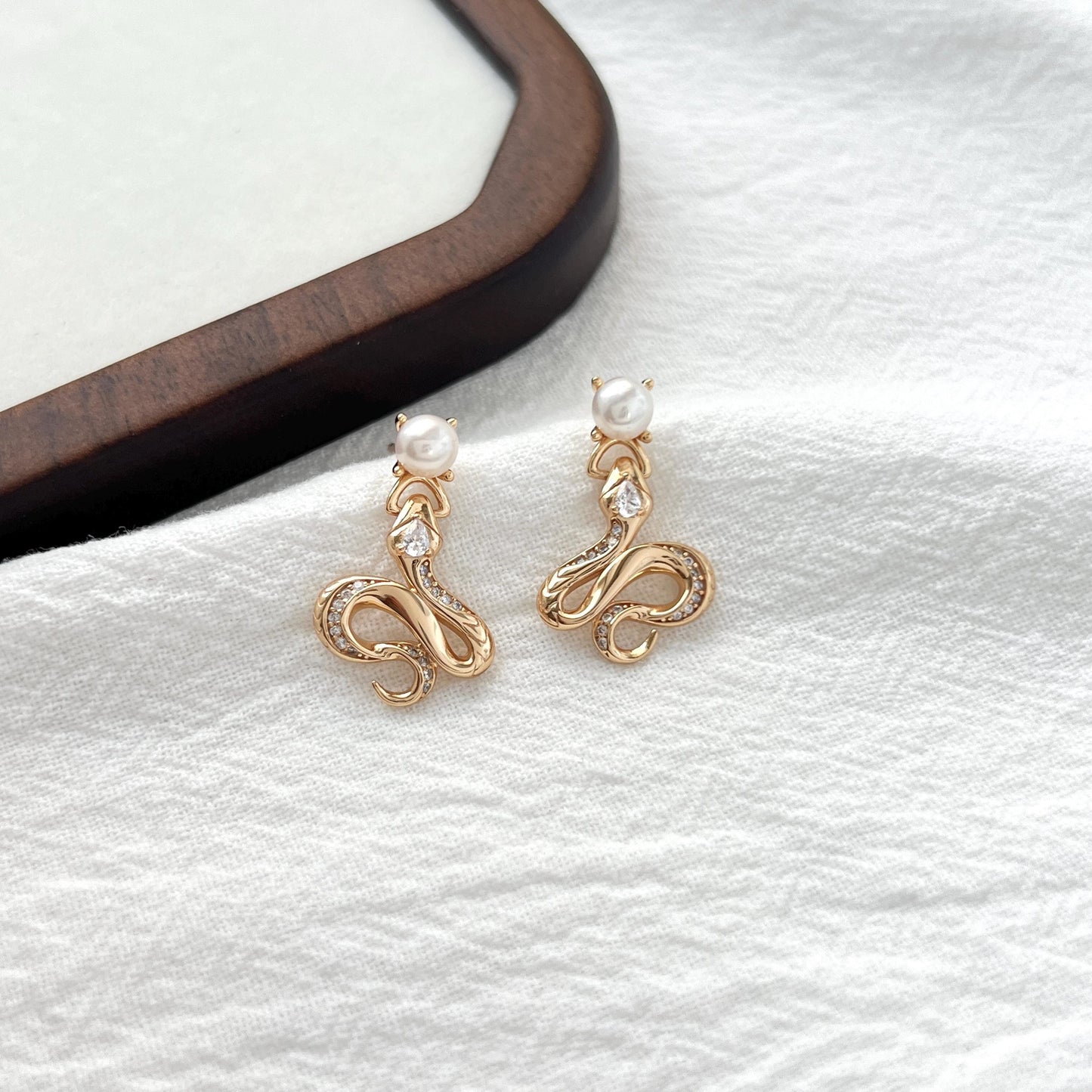 18K Vintage Gold Snake Pearl Dangling Earrings,Dainty Diamond Snake Drop Earrings,Everyday Gothic Jewelry,Serpent Earrings,Birthday Gifts