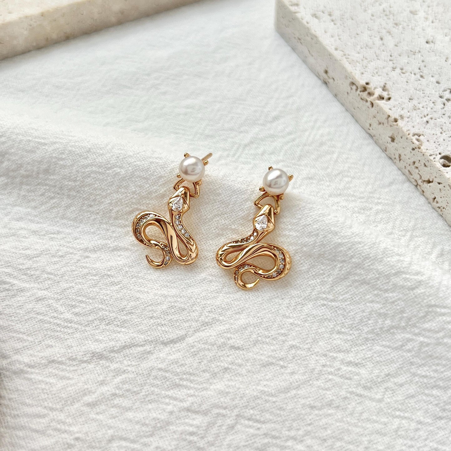 18K Vintage Gold Snake Pearl Dangling Earrings,Dainty Diamond Snake Drop Earrings,Everyday Gothic Jewelry,Serpent Earrings,Birthday Gifts