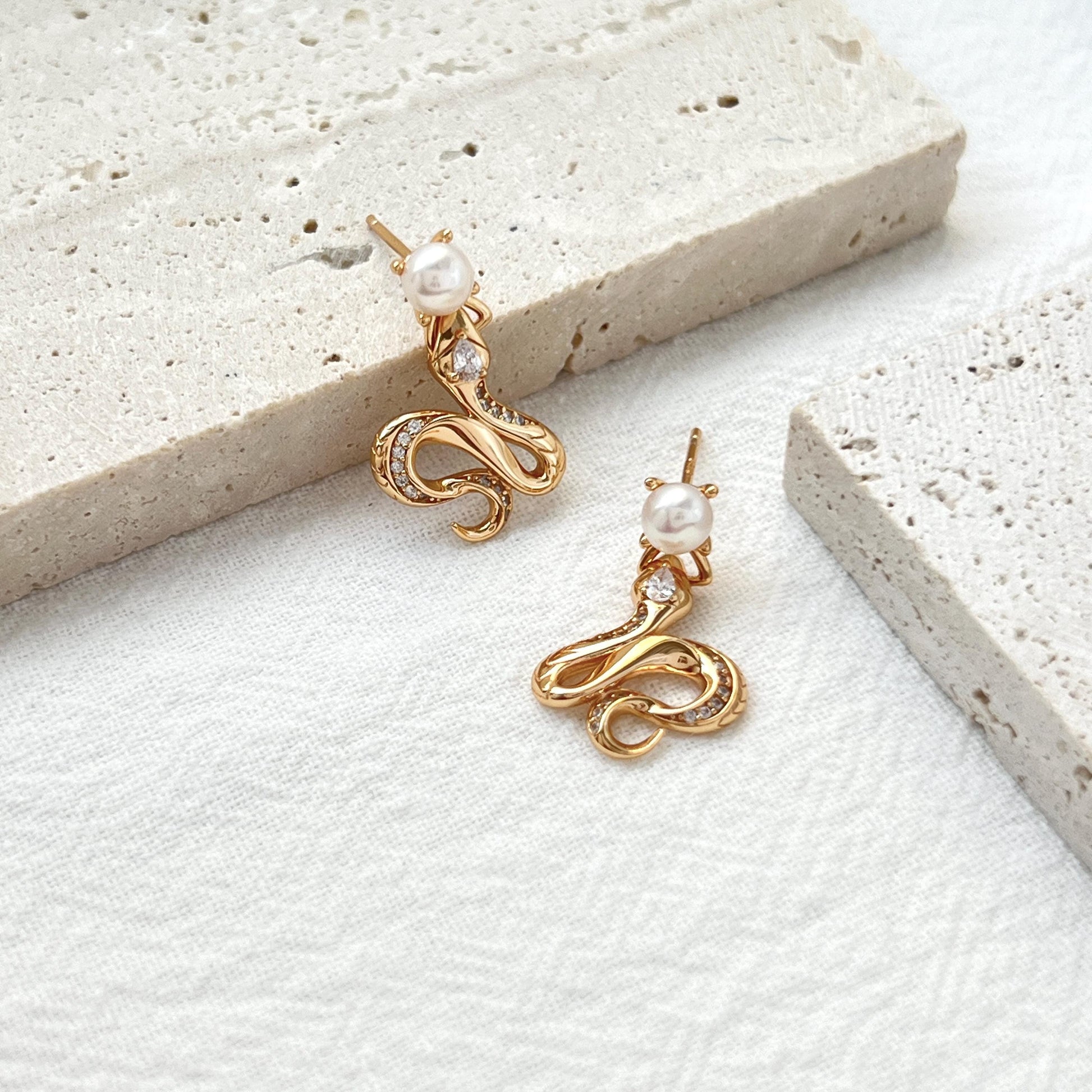 18K Vintage Gold Snake Pearl Dangling Earrings,Dainty Diamond Snake Drop Earrings,Everyday Gothic Jewelry,Serpent Earrings,Birthday Gifts
