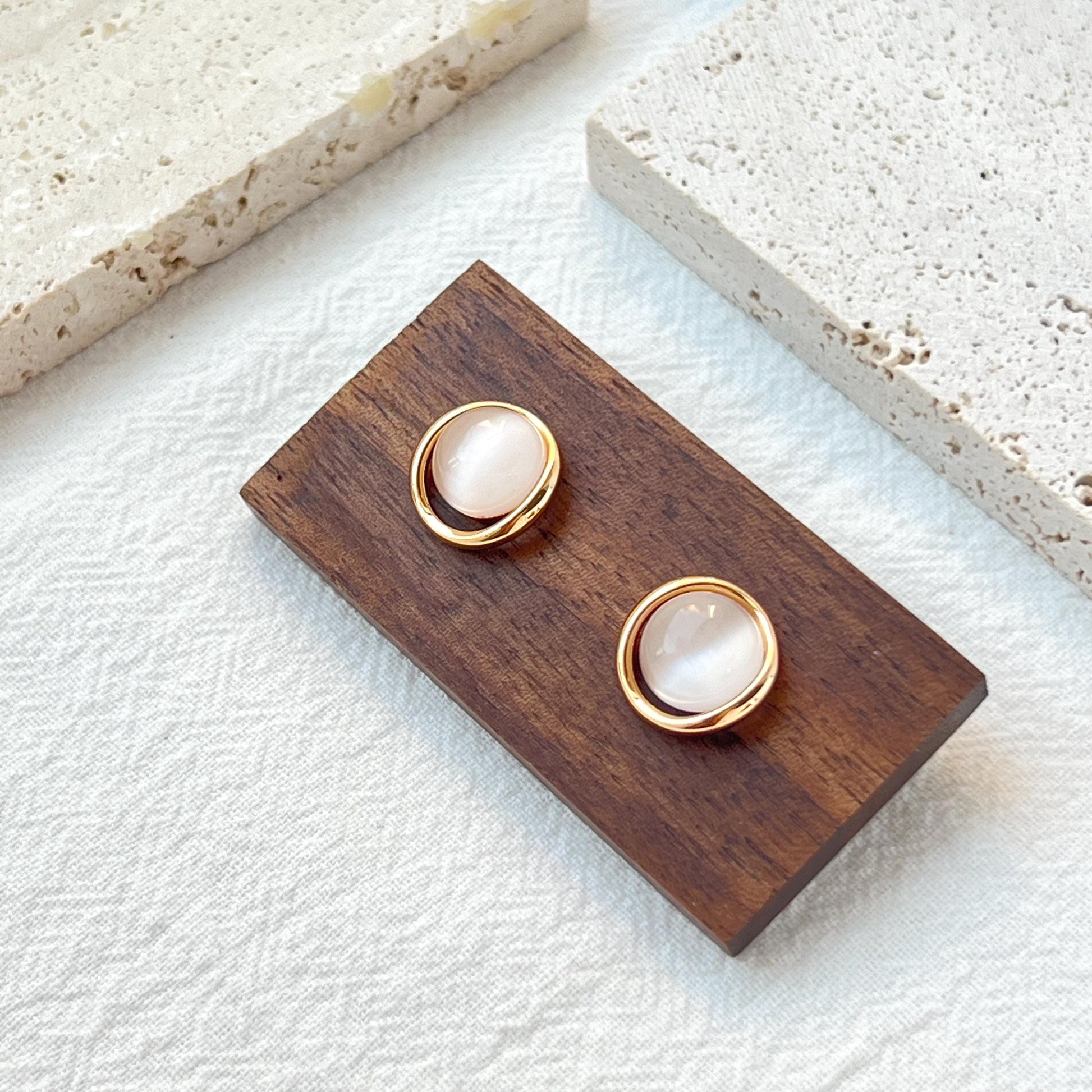 18K Vintage Gold Cat’s Eye Stud Earrings,Minimalist Light Gray Stone Earrings Studs,Dainty Everyday Jewelry,Christmas Birthday Gift For Her