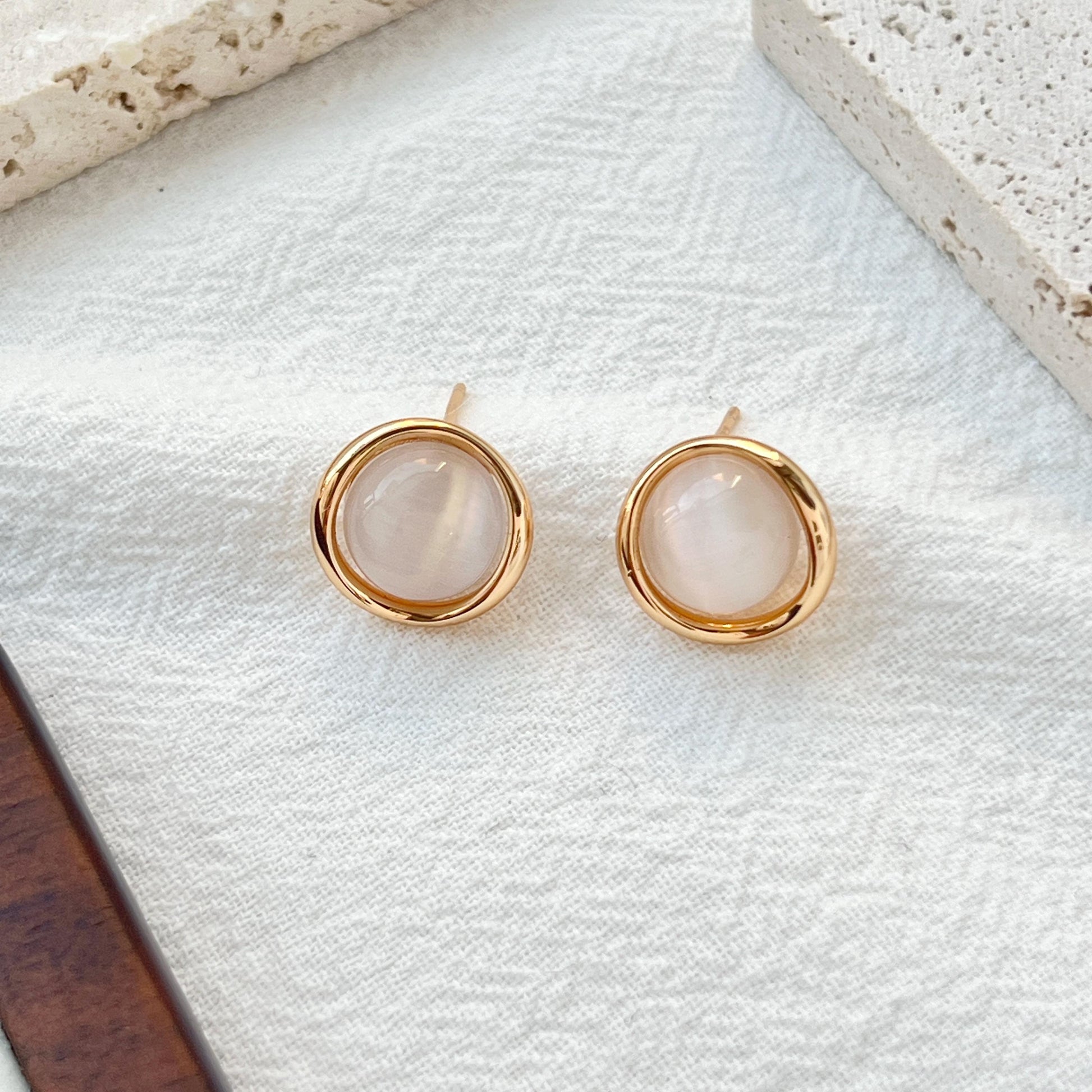 18K Vintage Gold Cat’s Eye Stud Earrings,Minimalist Light Gray Stone Earrings Studs,Dainty Everyday Jewelry,Christmas Birthday Gift For Her
