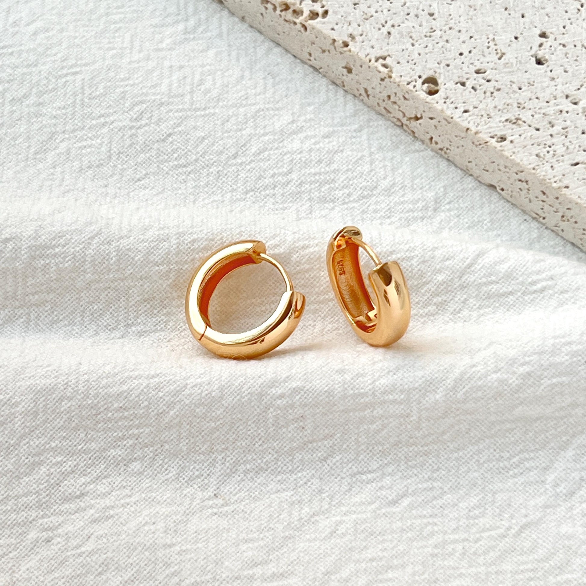 18K Gold Chunky Huggie Hoop Earrings,Small Thick Earrings Hoop,Minimalist Everyday Simple Hoops,Birthday Anniversary Dainty Gifts For Her