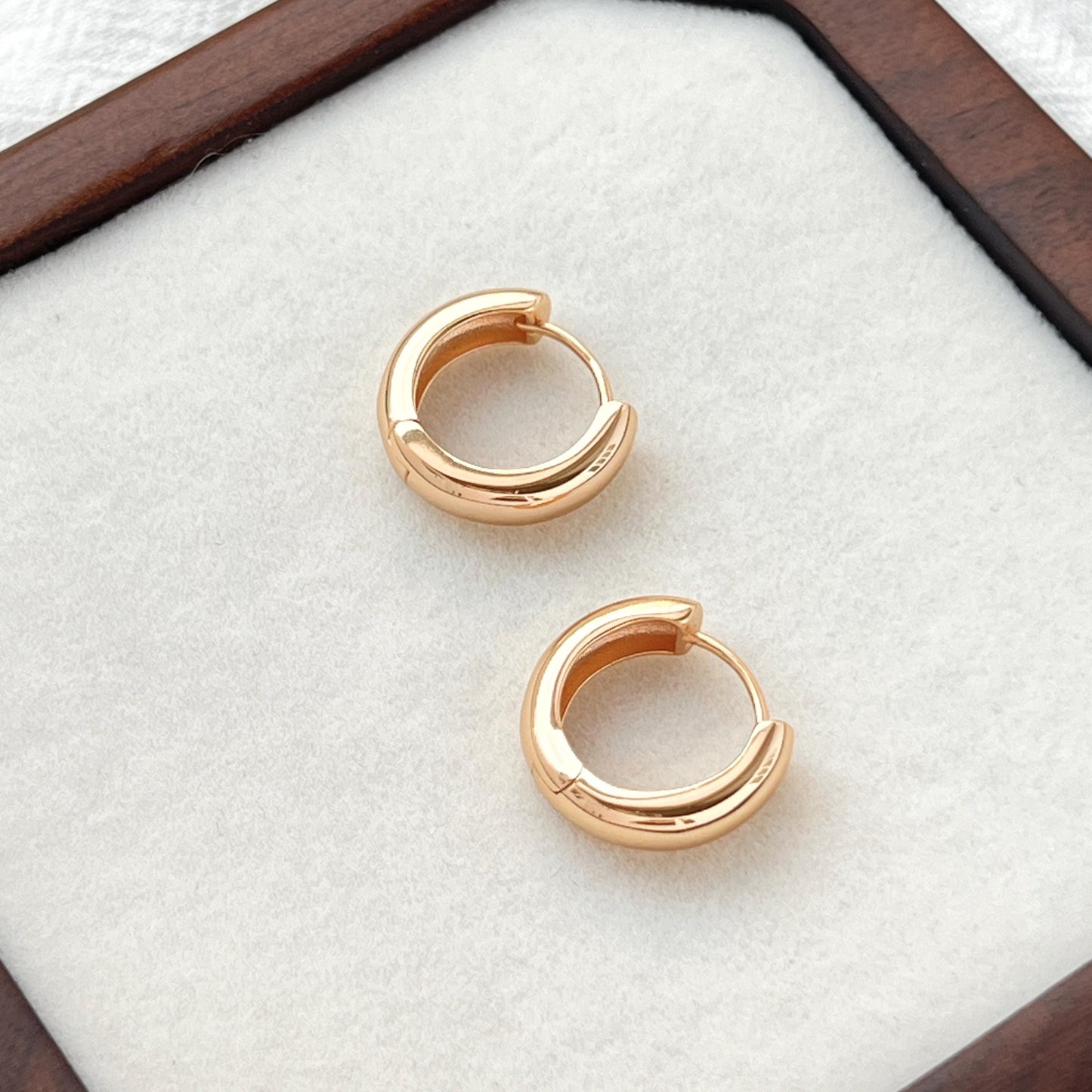 18K Gold Chunky Huggie Hoop Earrings,Small Thick Earrings Hoop,Minimalist Everyday Simple Hoops,Birthday Anniversary Dainty Gifts For Her