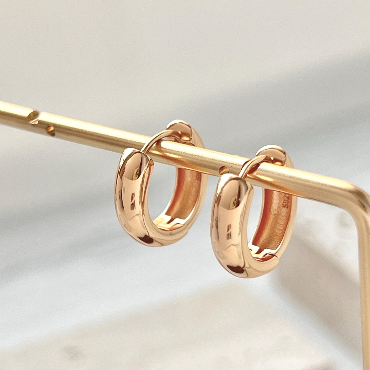 18K Gold Chunky Huggie Hoop Earrings,Small Thick Earrings Hoop,Minimalist Everyday Simple Hoops,Birthday Anniversary Dainty Gifts For Her