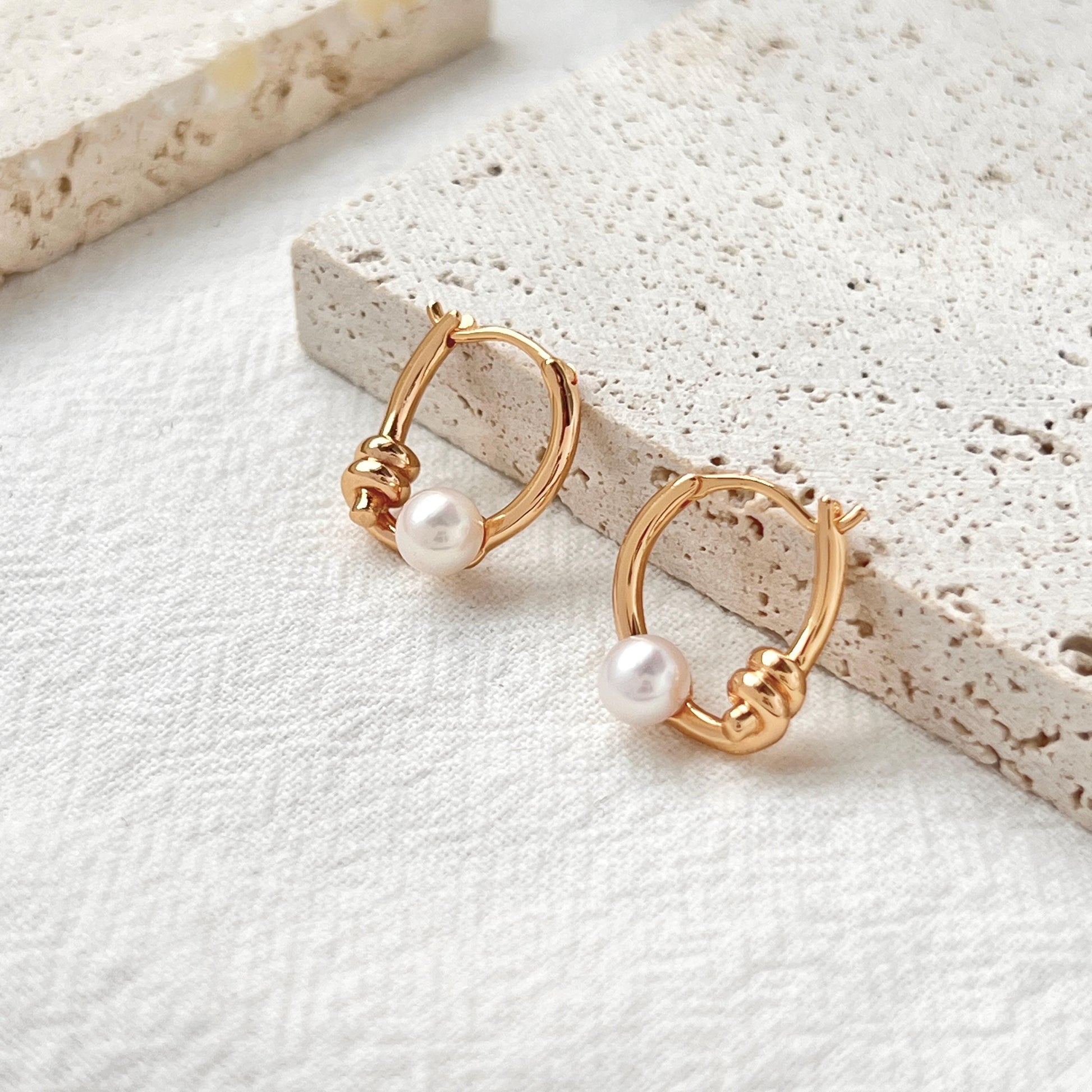 18K Gold Pearl Hoop Earrings,Small Huggie Earrings With Knot Detail,Minimalist Pearl Hoops,Dainty Chic Everyday Earrings Hoop,Gift for Her