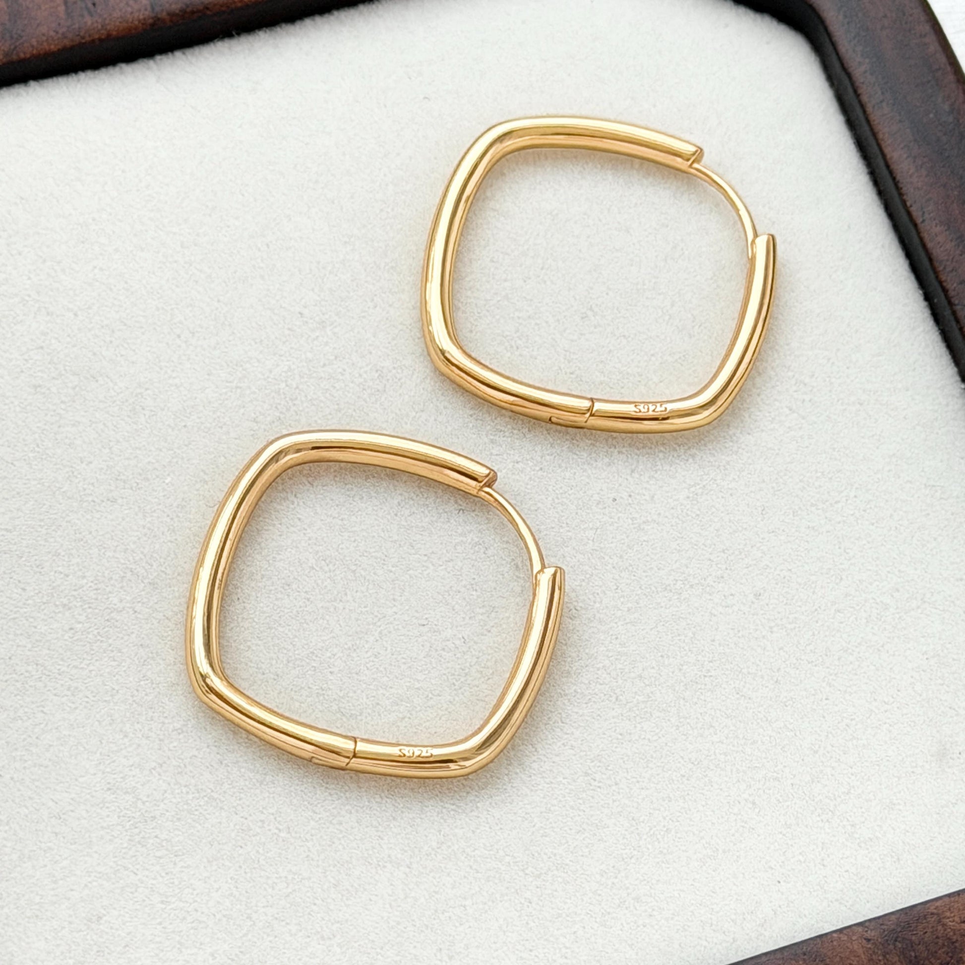 18k gold square hoop earrings minimalist geometric design versatile accessory

