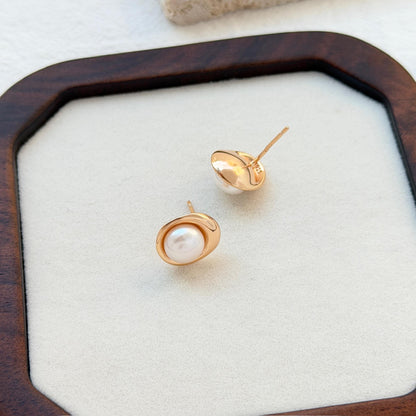 minimalist 18k gold pearl stud earrings vintage design elegant finish
