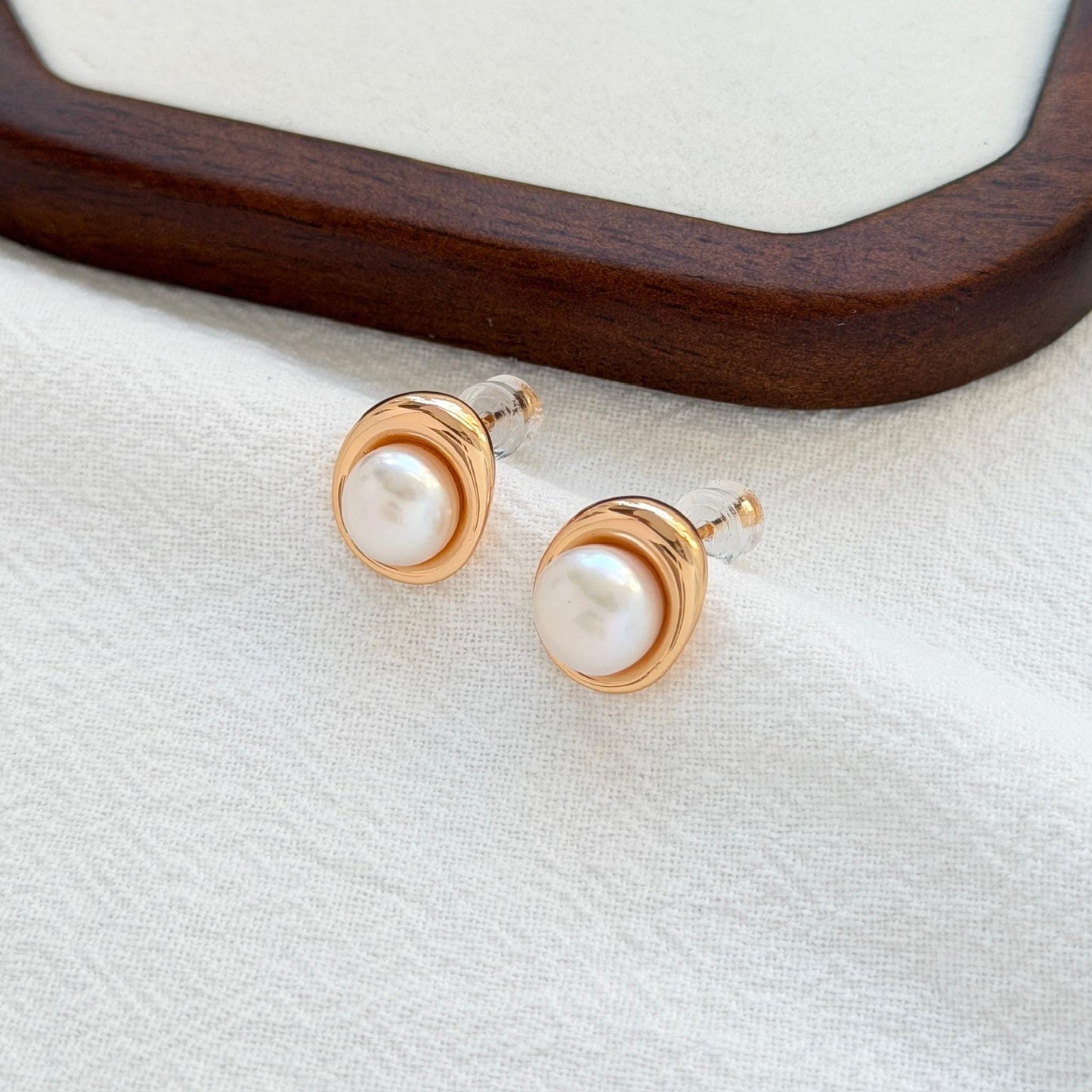 18k gold vintage freshwater pearl stud earrings elegant minimalist jewelry
