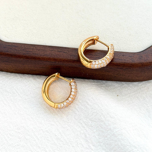 18K Gold Modern CZ Huggie Hoop Earrings,Dainty Minimalist Everyday Sparkle Hoops,Small Sculptural Star Gold Earrings,Birthday Gift For Her