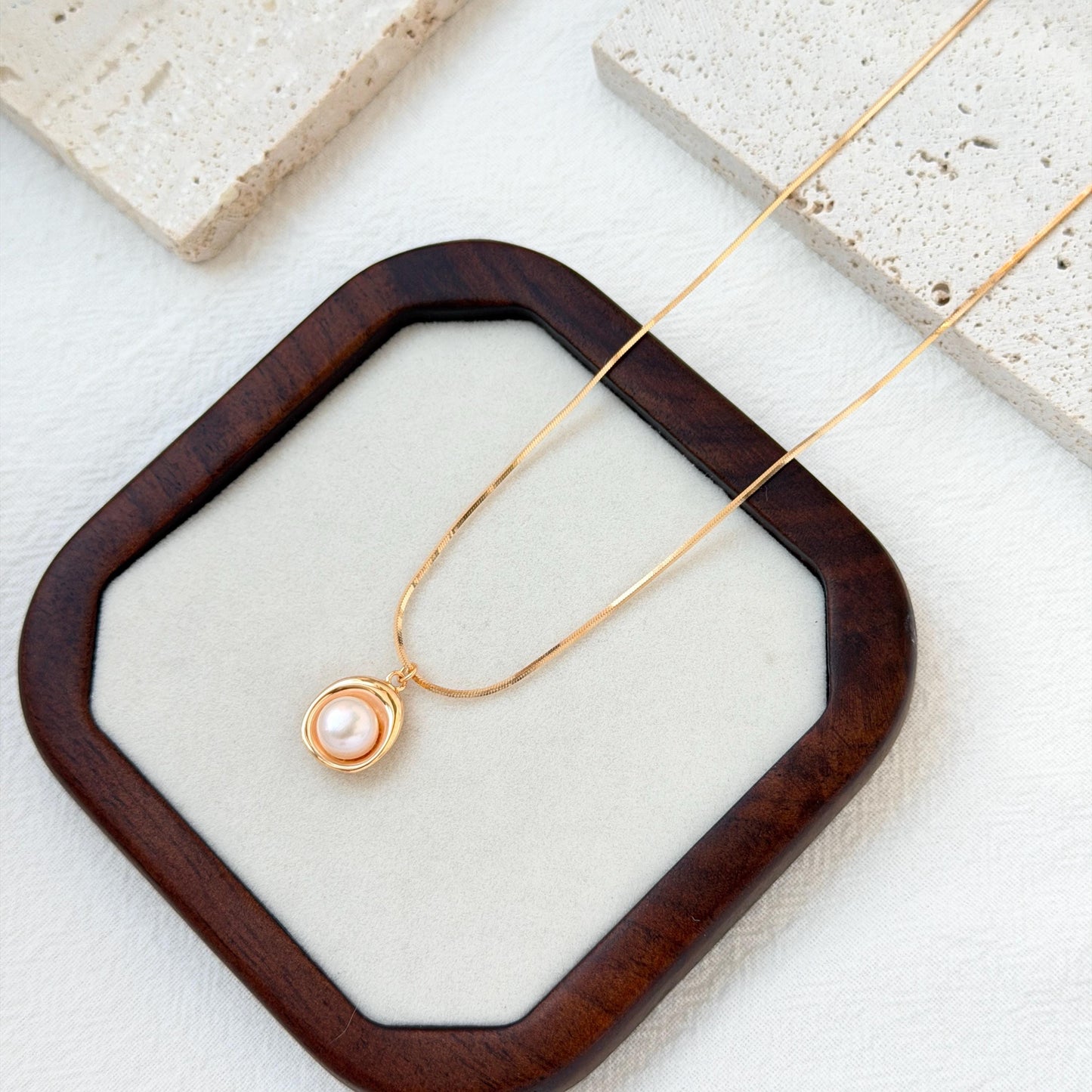 18k gold dainty freshwater pearl pendant necklace elegant minimal jewelry
