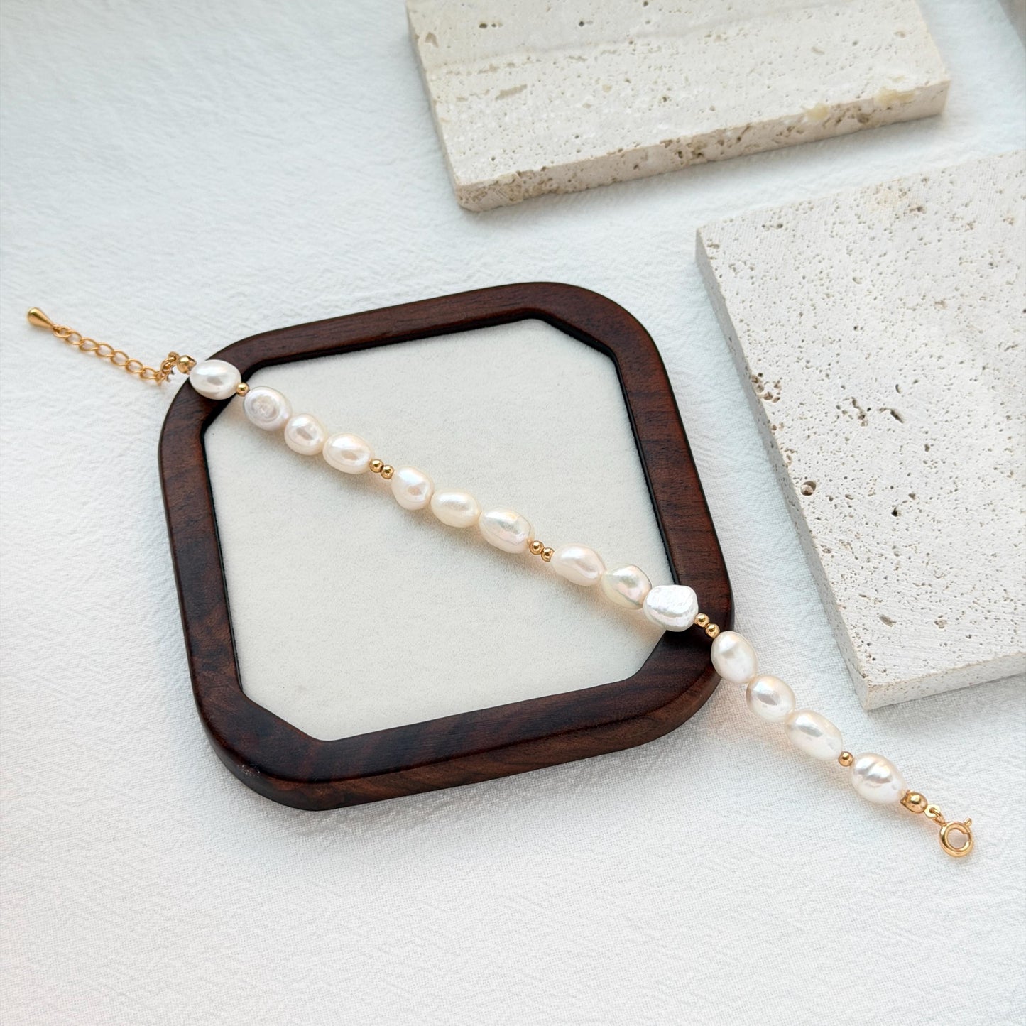 18k gold baroque pearl beaded bracelet minimalist everyday accessory
