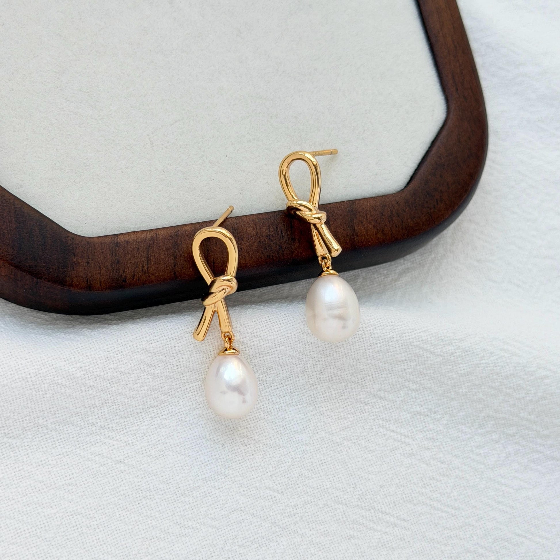 18k gold bow knot pearl dangle earrings elegant gold and pearl jewelry
