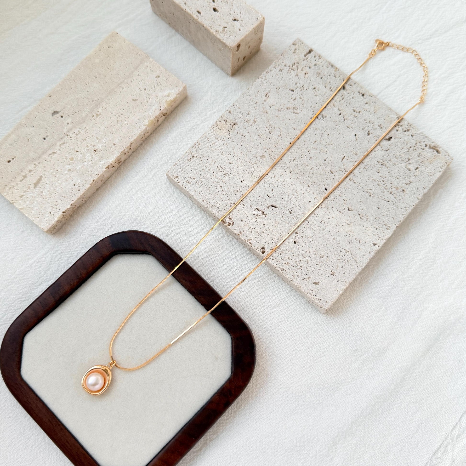 18K Gold Dainty Freshwater Pearl Pendant Necklace,Minimalist Herringbone Chain,Modern Minimal Everyday Jewelry,Elegant Birthday Gift for Her