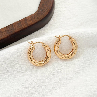 hammered gold huggie hoop earrings textured chunky gold hoops minimal everyday jewelry
