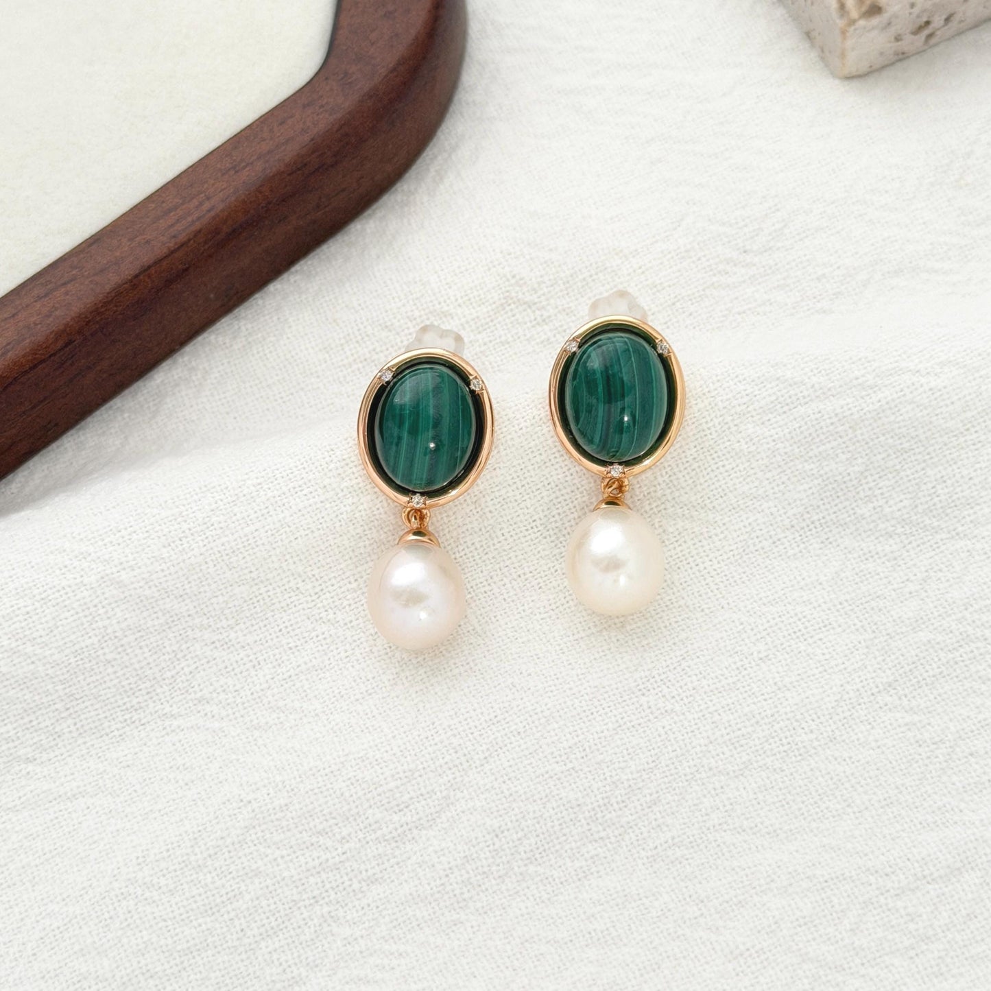 Green Wedding Earrings, Malachite Pearl Drop Earrings, Green Bridal Jewelry, Freshwater Pearl Dangles, Vintage Gold Earrings, Gift for Her